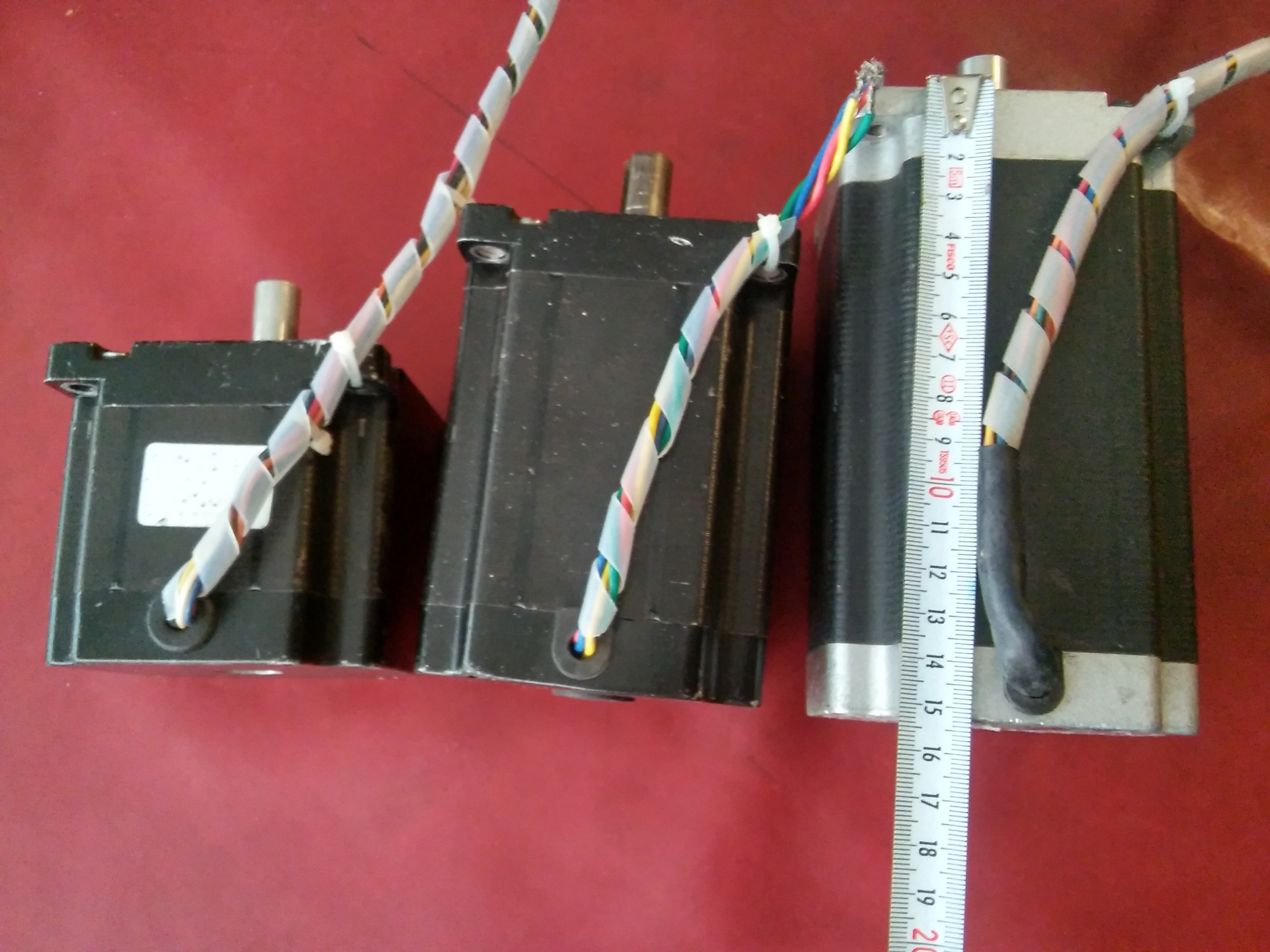 LEADSHİNE STEPPING MOTOR GÜÇLERİ AYRI AYRI GÖVDE ÖLCÜLERİ AYNI