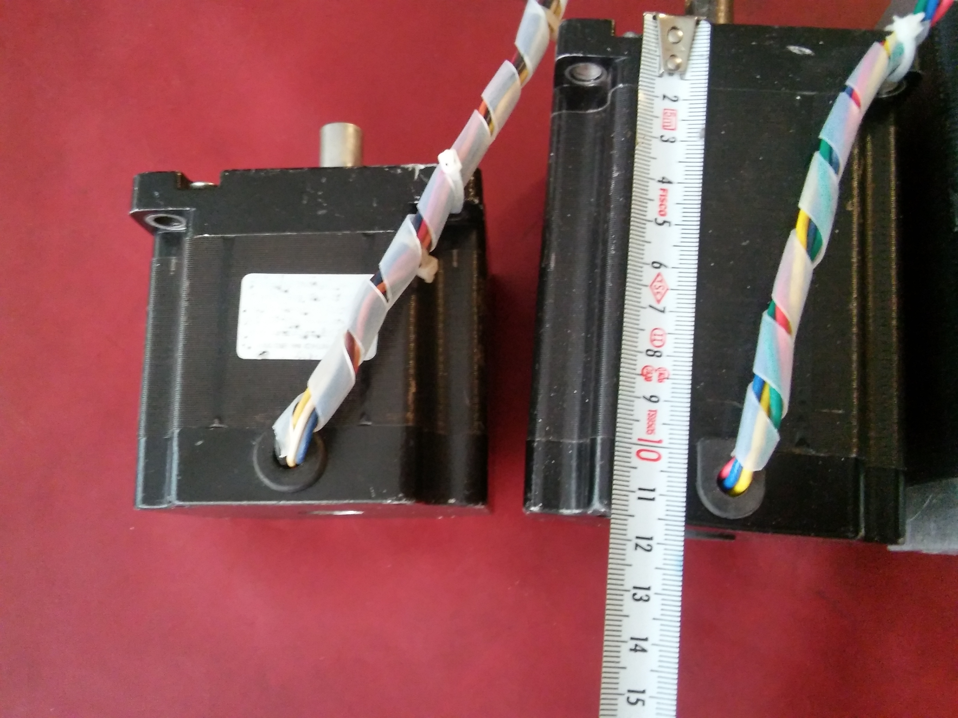 LEADSHİNE STEPPING MOTOR GÜÇLERİ AYRI AYRI GÖVDE ÖLCÜLERİ AYNI