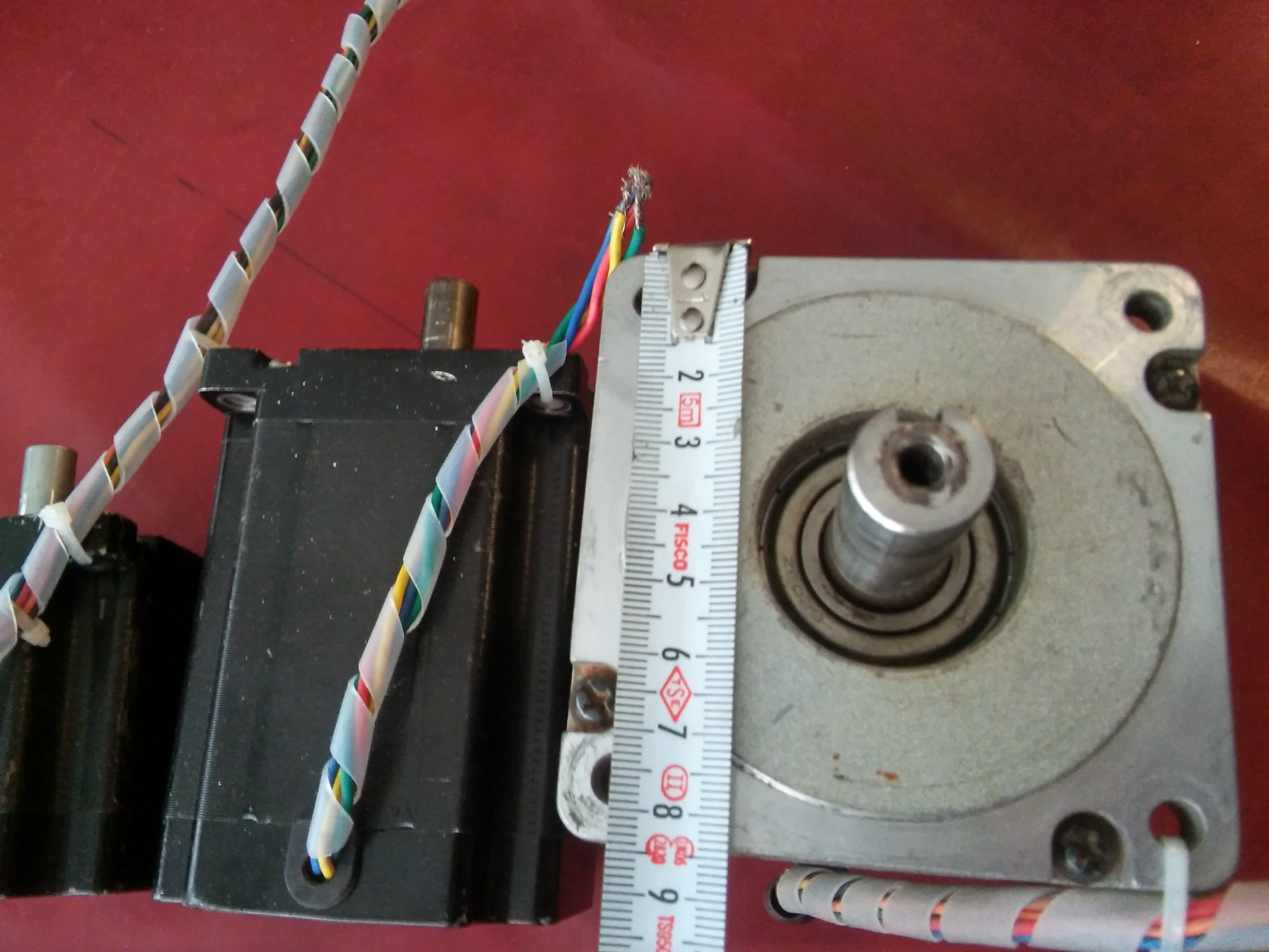 LEADSHİNE STEPPING MOTOR GÜÇLERİ AYRI AYRI GÖVDE ÖLCÜLERİ AYNI