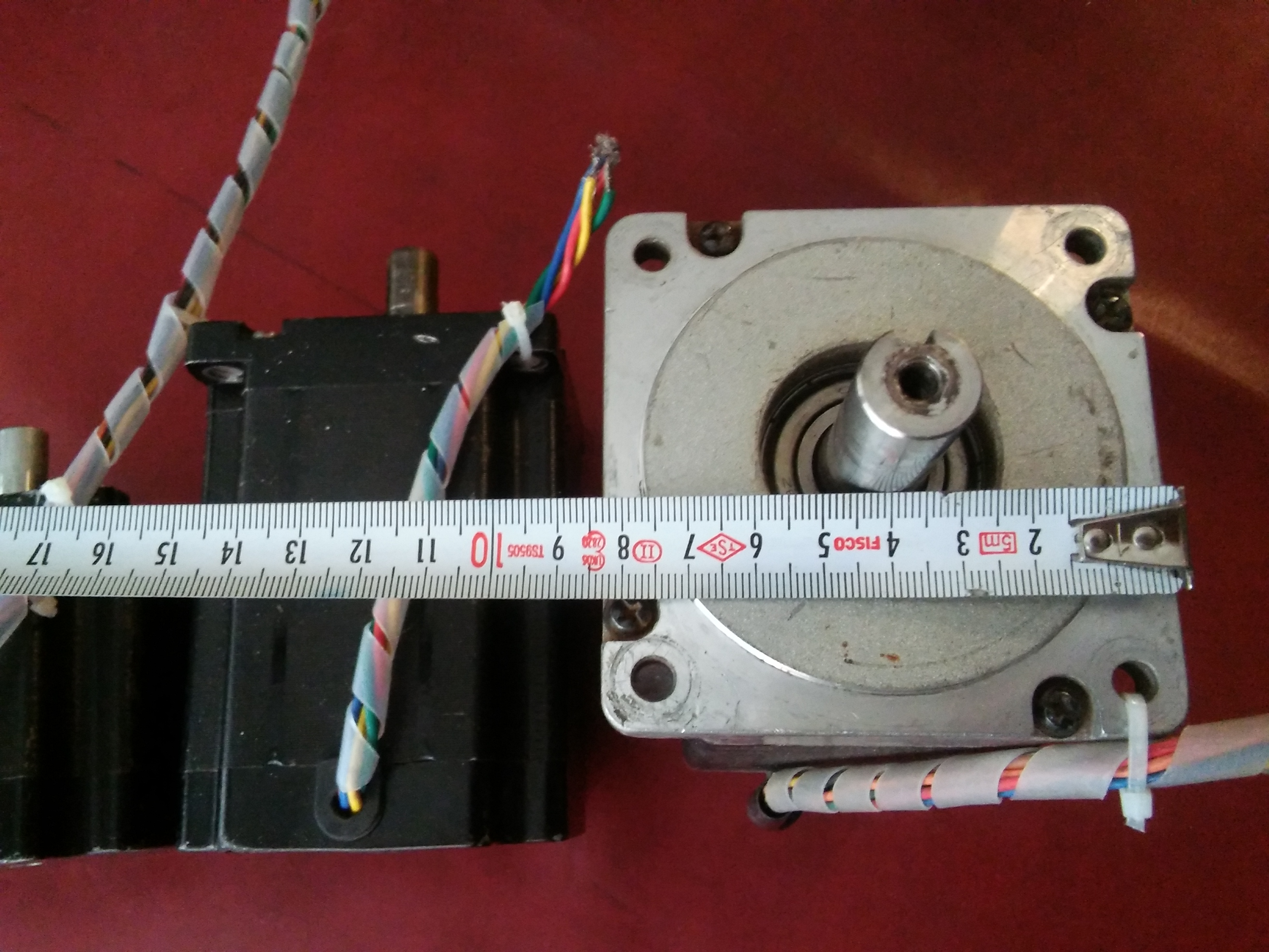 LEADSHİNE STEPPING MOTOR GÜÇLERİ AYRI AYRI GÖVDE ÖLCÜLERİ AYNI