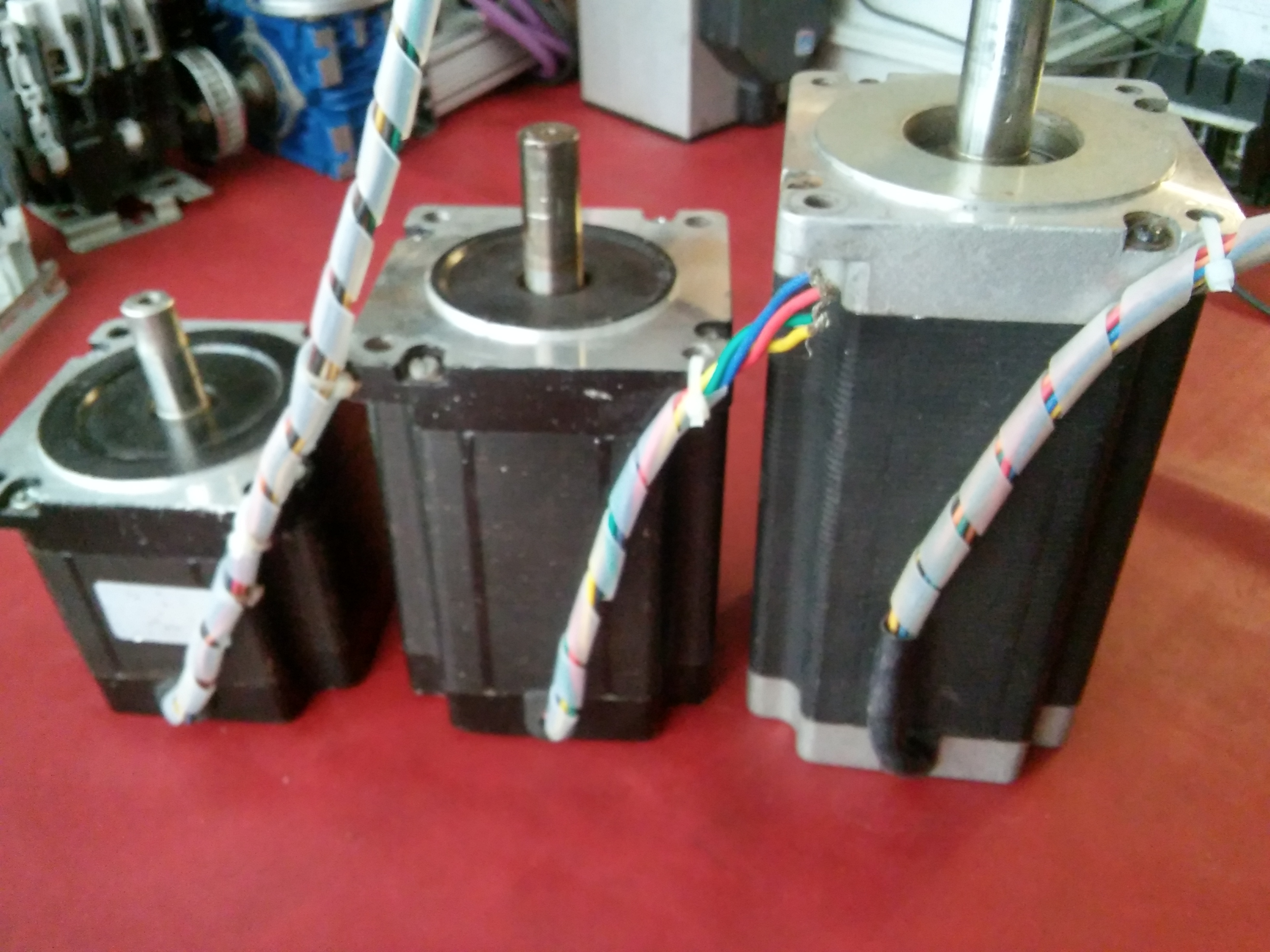 LEADSHİNE STEPPING MOTOR GÜÇLERİ AYRI AYRI GÖVDE ÖLCÜLERİ AYNI