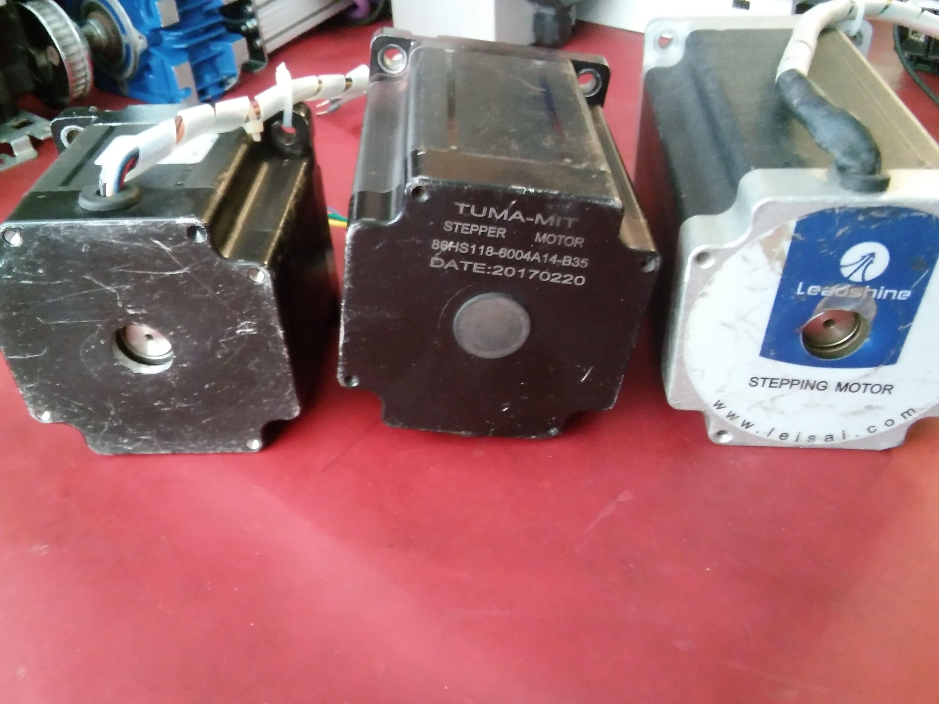 LEADSHİNE STEPPING MOTOR GÜÇLERİ AYRI AYRI GÖVDE ÖLCÜLERİ AYNI