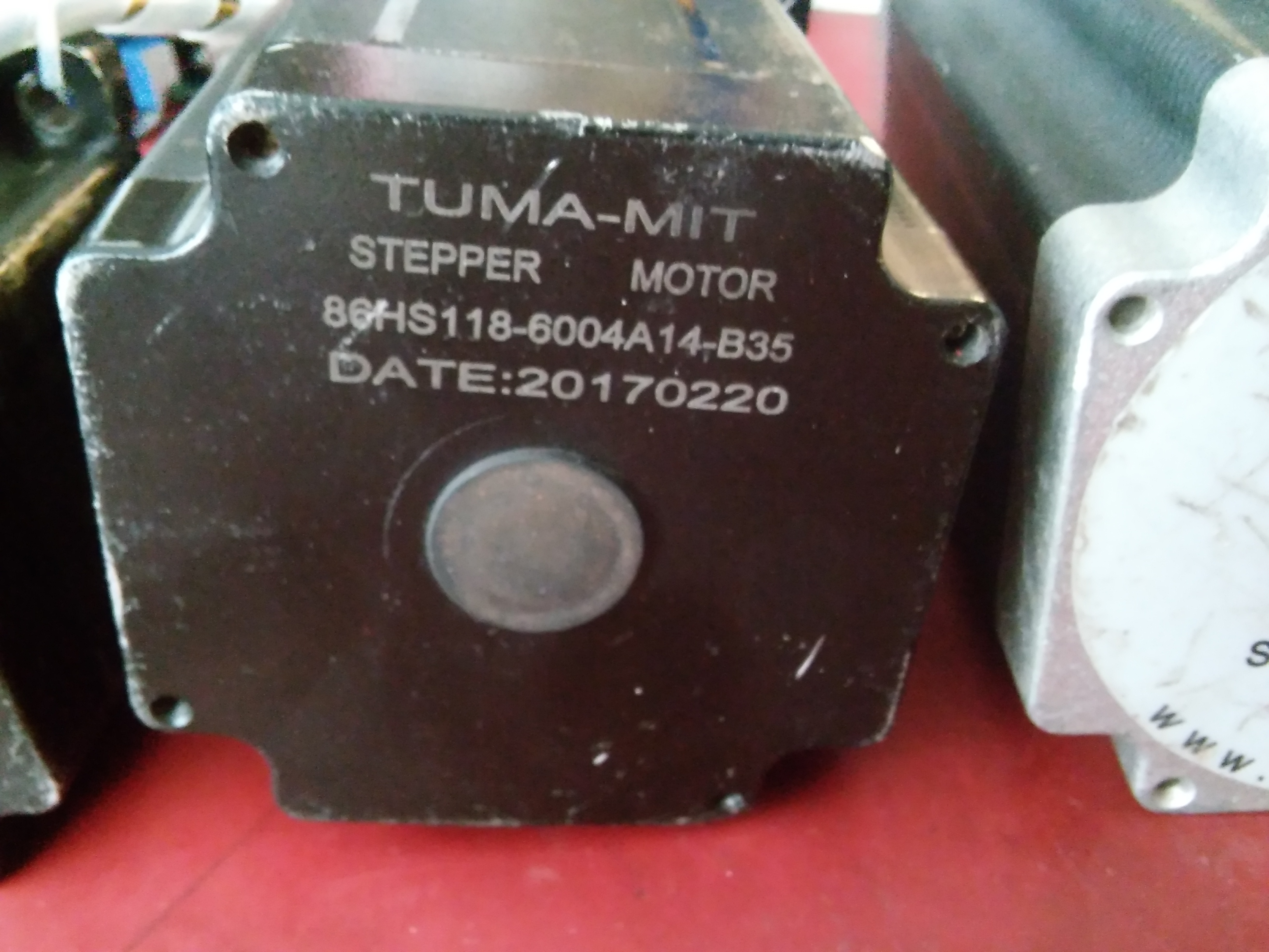 LEADSHİNE STEPPING MOTOR GÜÇLERİ AYRI AYRI GÖVDE ÖLCÜLERİ AYNI