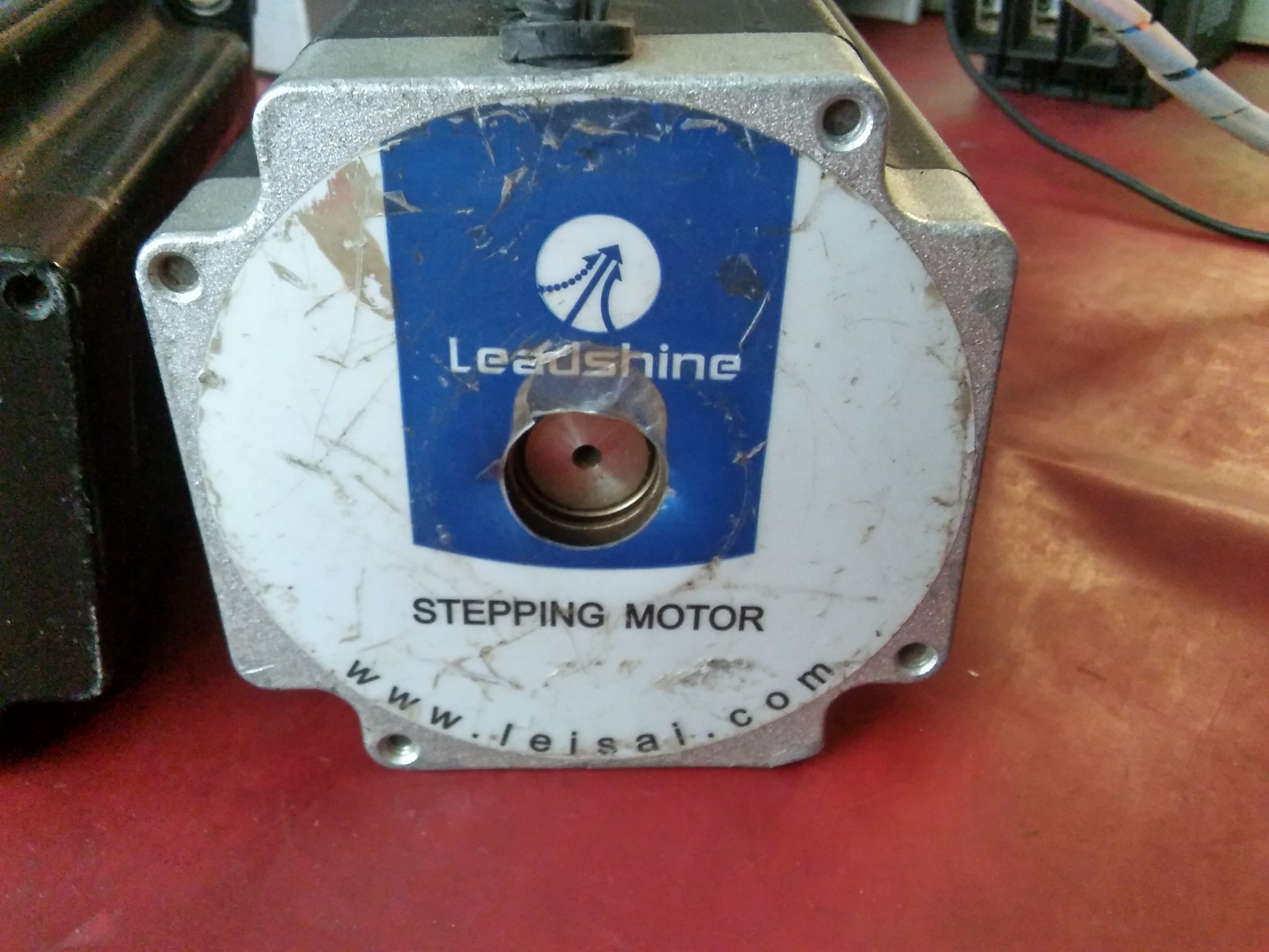 LEADSHİNE STEPPING MOTOR GÜÇLERİ AYRI AYRI GÖVDE ÖLCÜLERİ AYNI