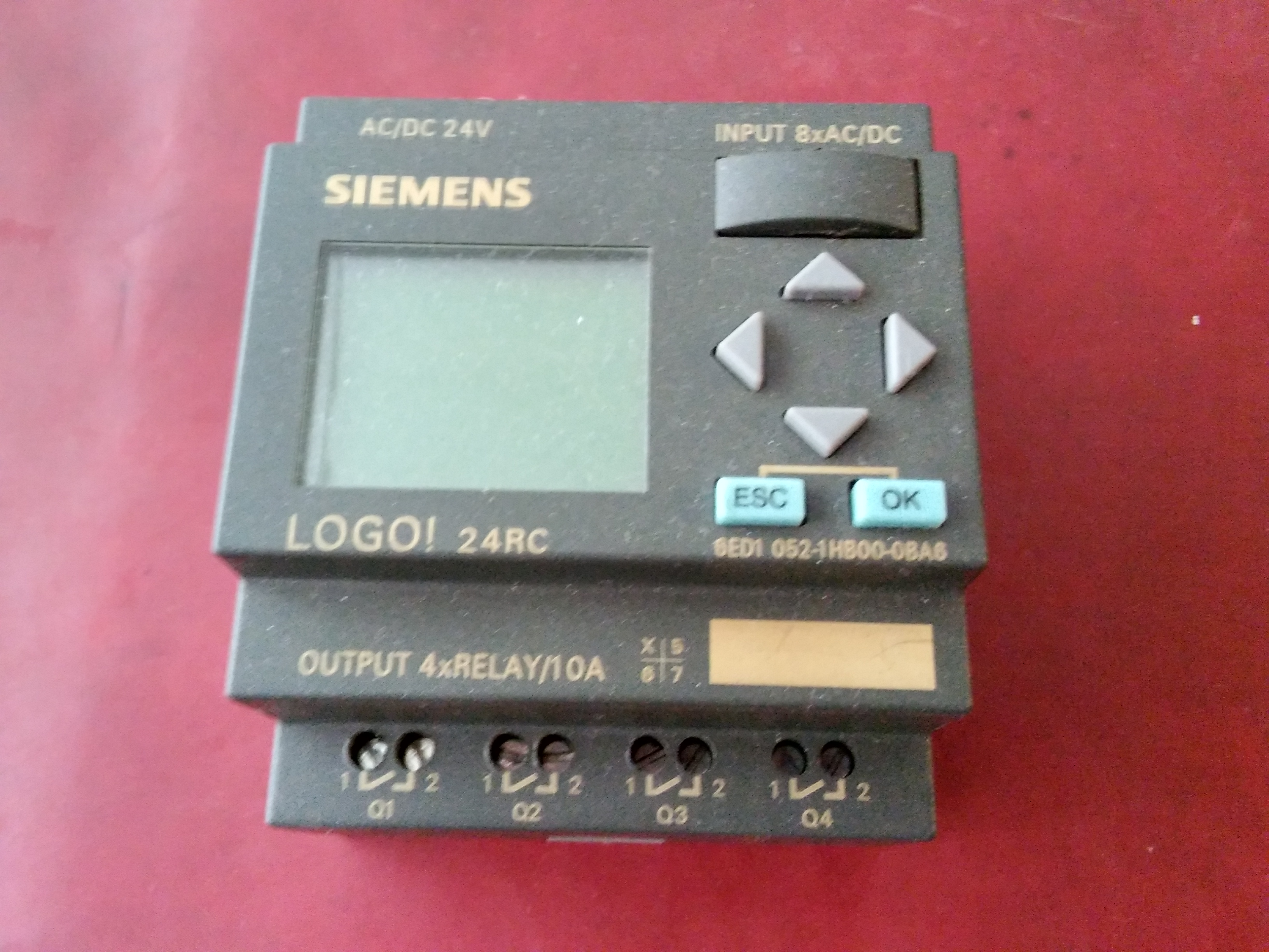 SIEMENS 6ED1 052-1HB00-0BA6 AC-DC 24V INPUT 8XAC-DC AUTPUT 4XRELAY 10A  LOGO