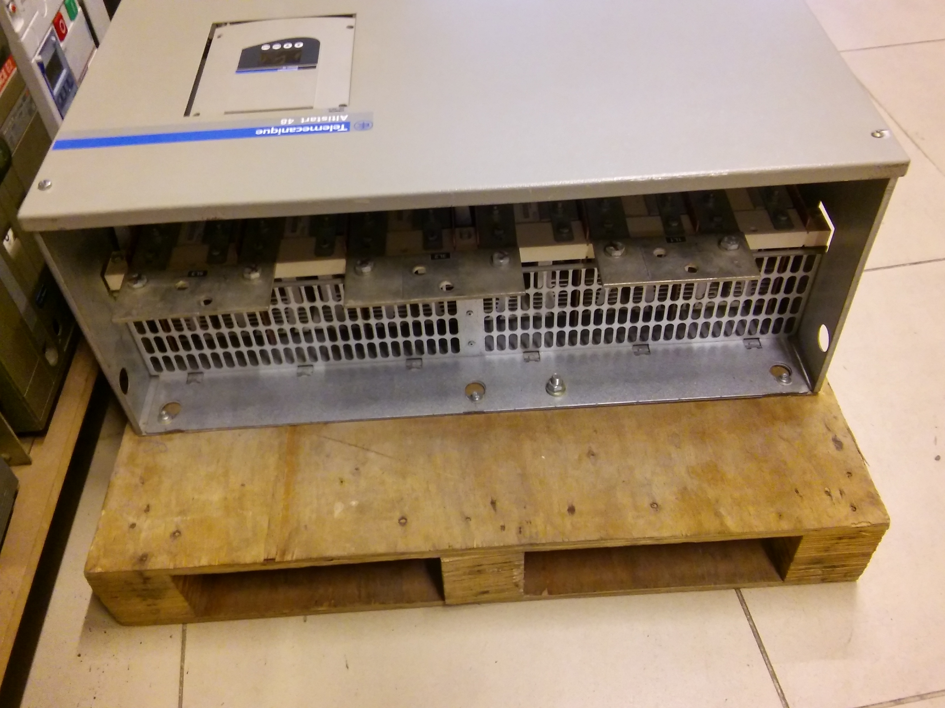 TELEMECANİQUE ATS48C79Q SCHNEİDER ATS48 400KW 790A SOFTSTARTER YUMUŞAK KALKIŞ