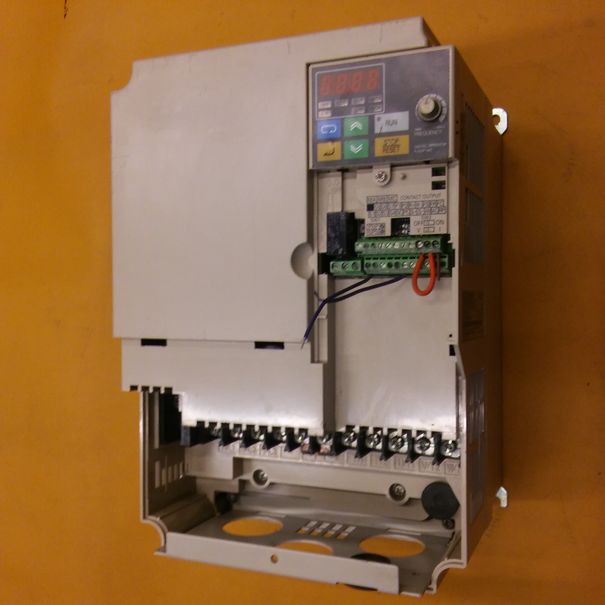 OMRON CIMR-V7AZ45P5 V7 11KVA YASKAWA SÜRÜCÜ