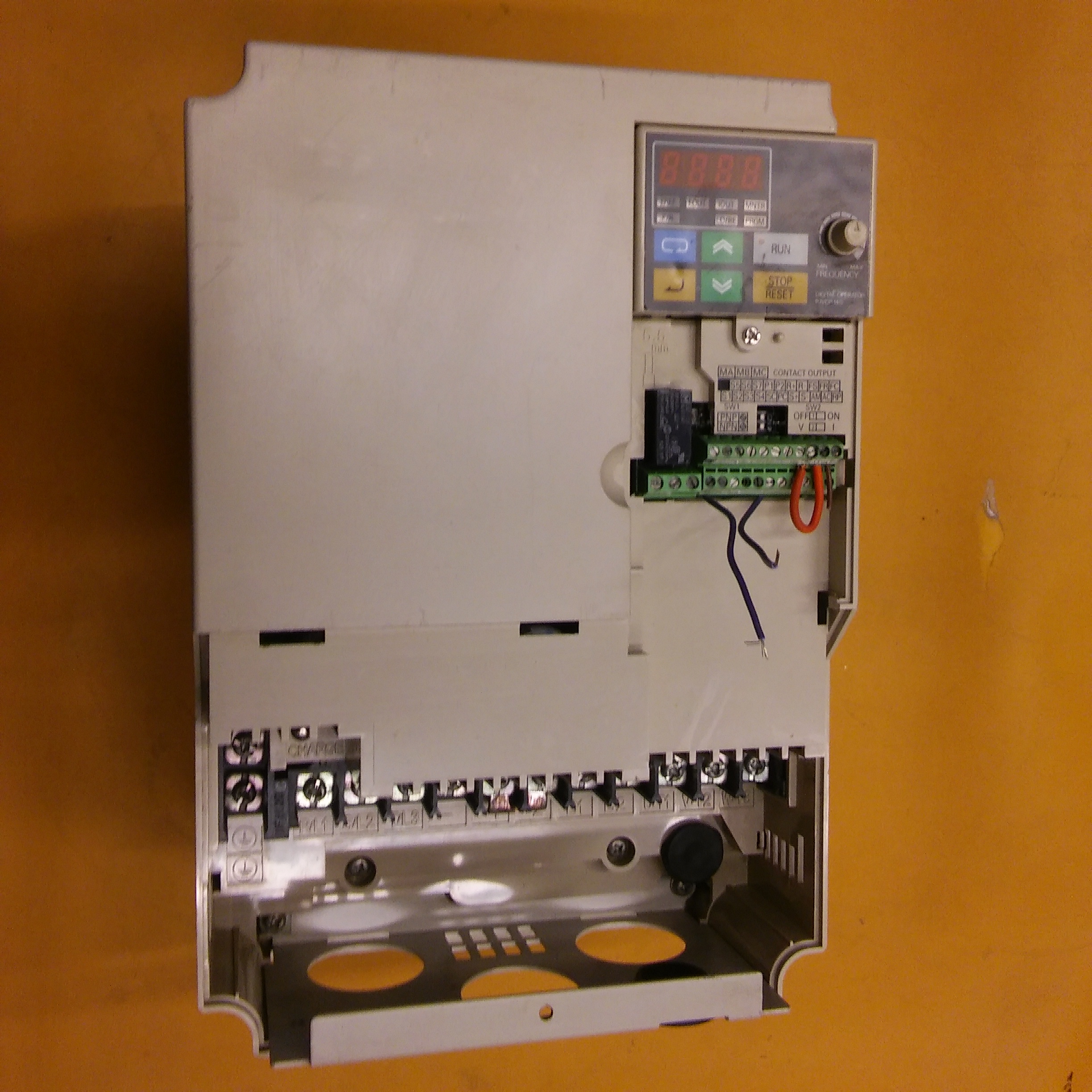 OMRON CIMR-V7AZ45P5 V7 11KVA YASKAWA SÜRÜCÜ