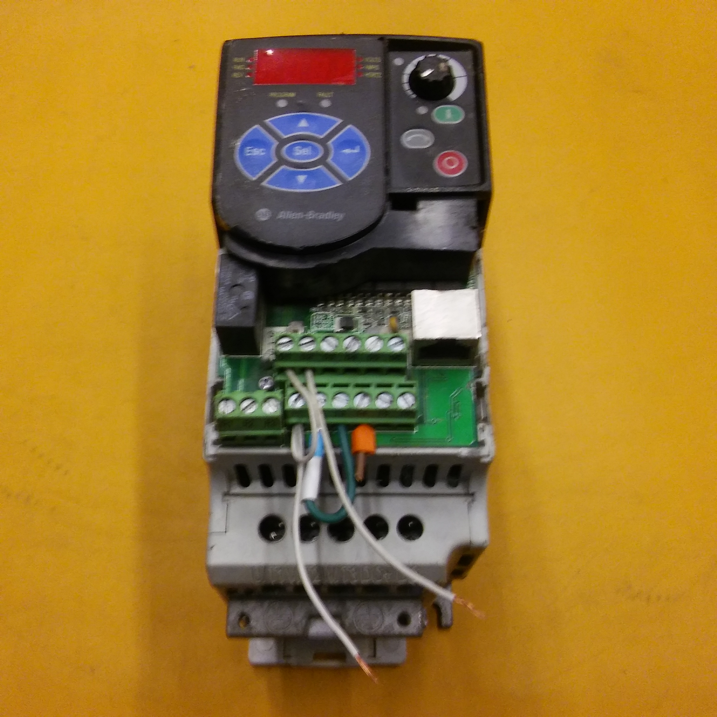 ALLEN BRADLEY 22F-D1P5N113 22F-D1P5N113 0,40KW 380V SÜRÜCÜ