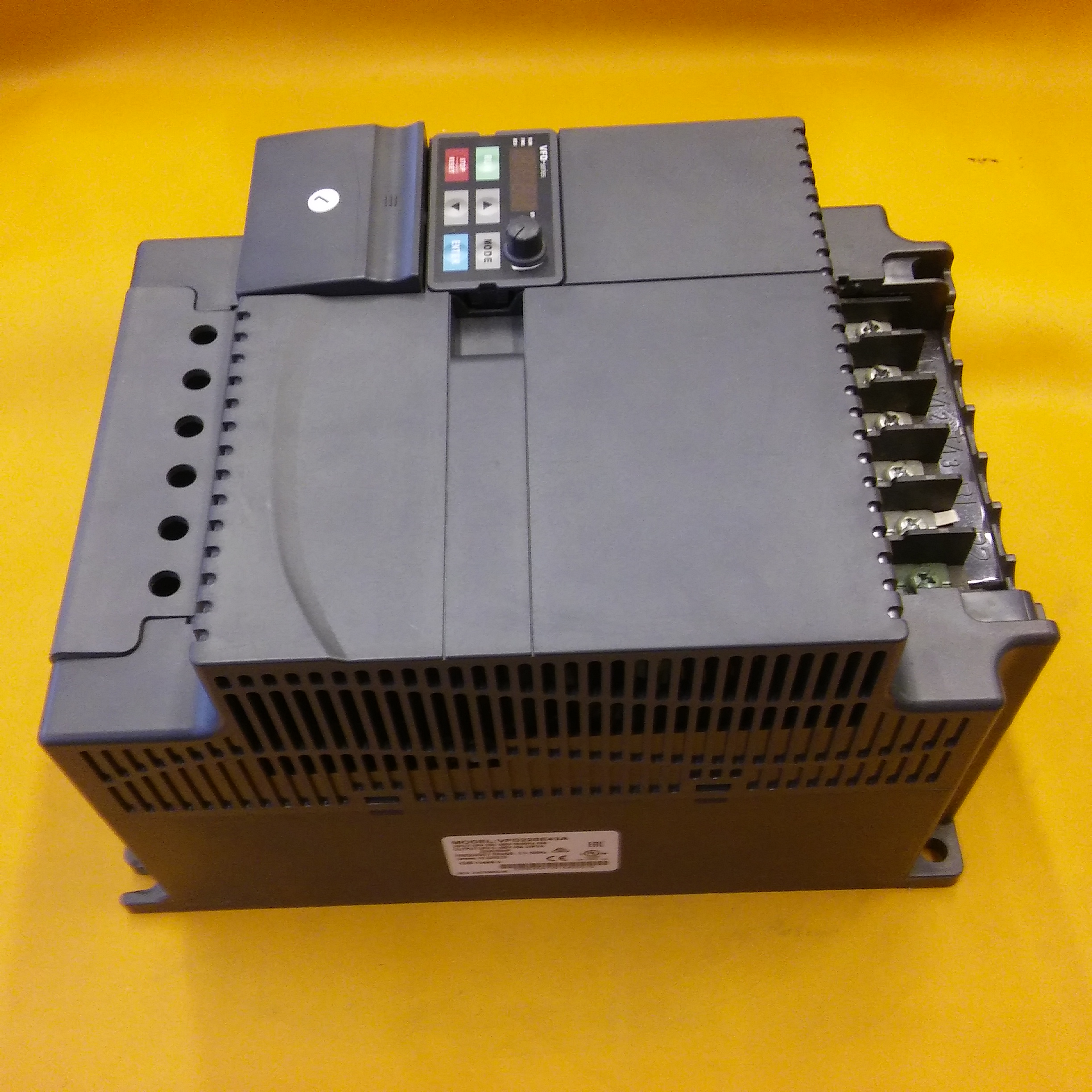 DELTA VFD220E43A VFD 22KW 45A 34KVA SÜRÜCÜ