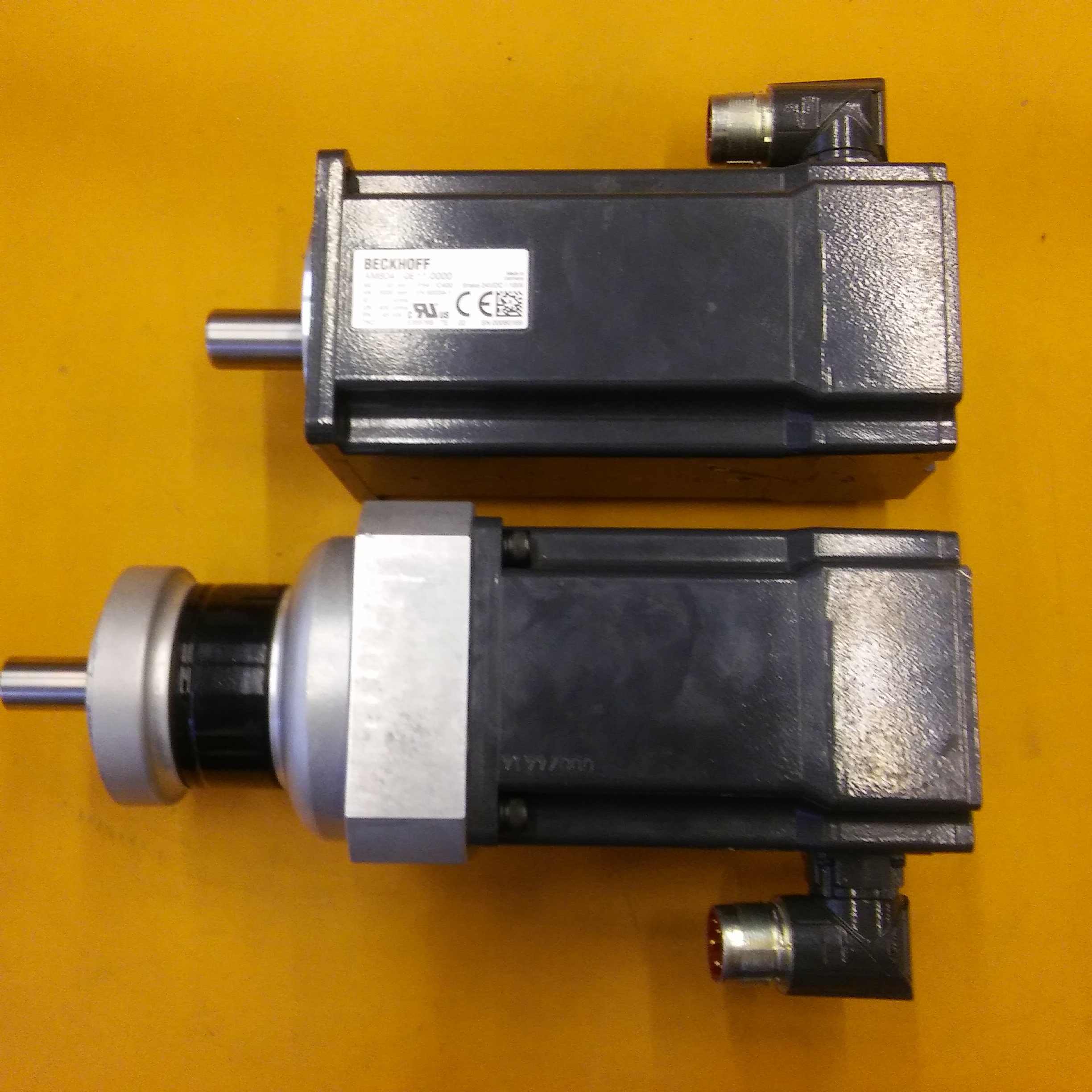 BECKHOFF AX5203-0000-0200 AX5203 0000 0200 AX520300000200 049591 AX5203 2X3A SERVO SÜRÜCÜ 
