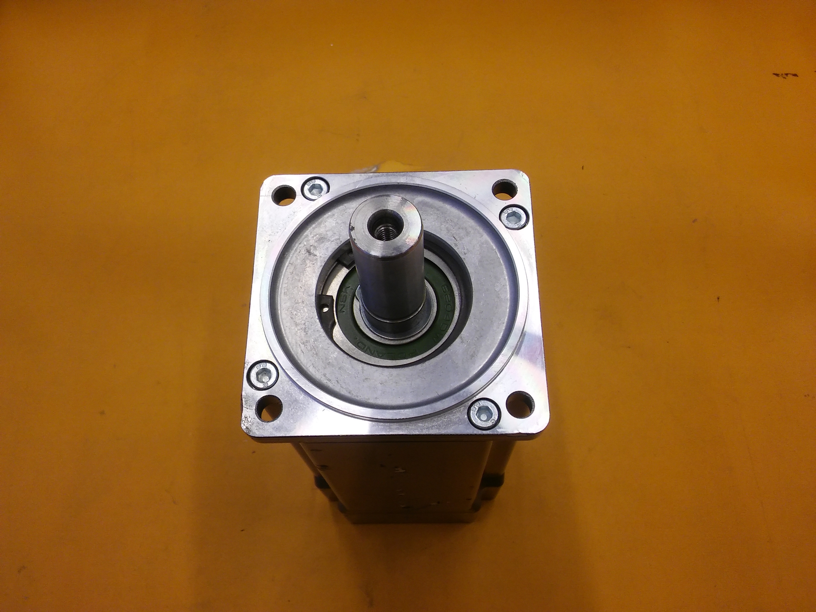 BECKHOFF AM8041-0E11-0000 FRENLİ 1,45KW SERVO MOTOR