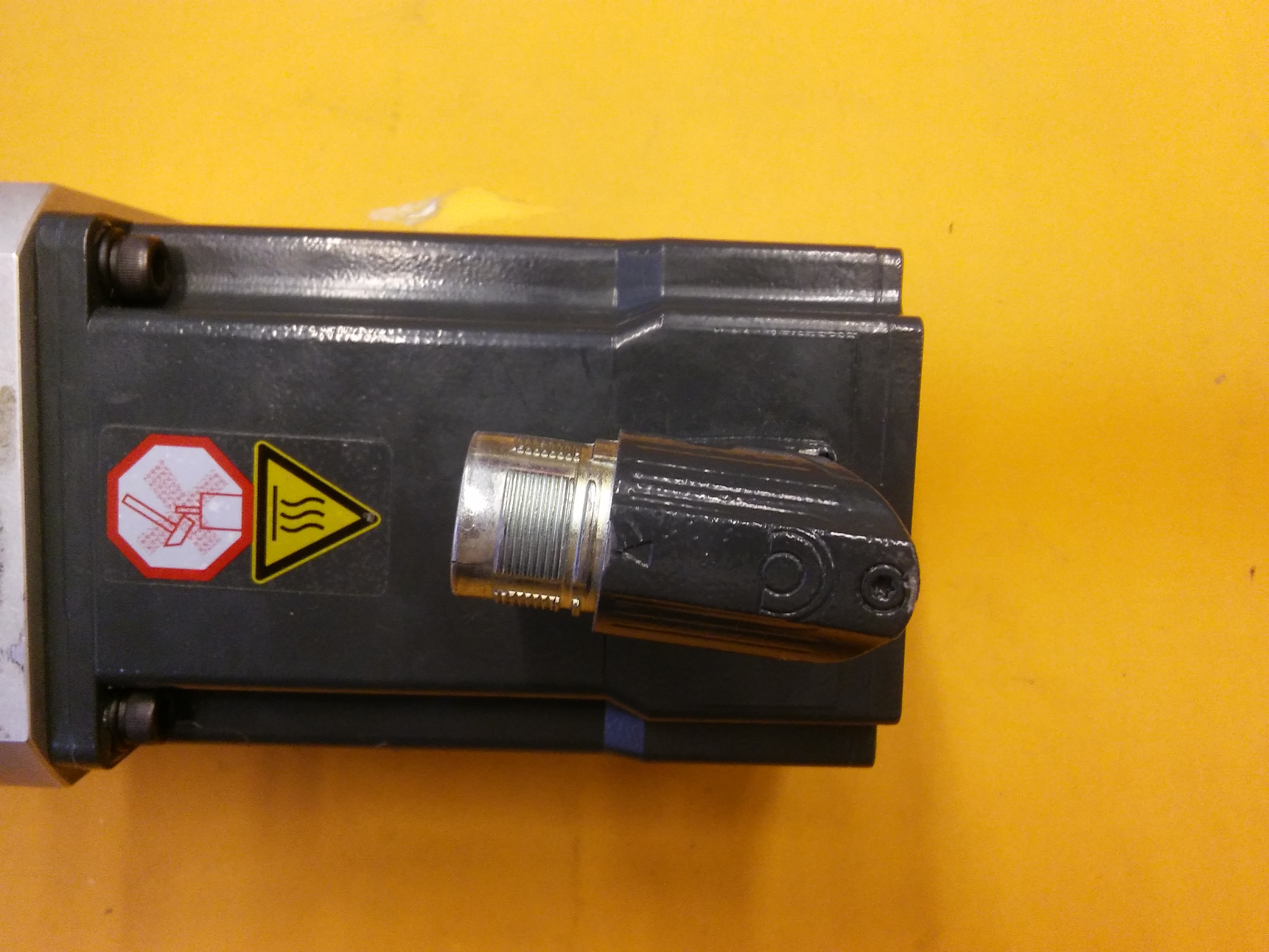 BECKHOFF AM8041-0E10-0000 AM8041-0E10 AM8041-0E100000 1,45KW 6000 RPM SERVO MOTOR