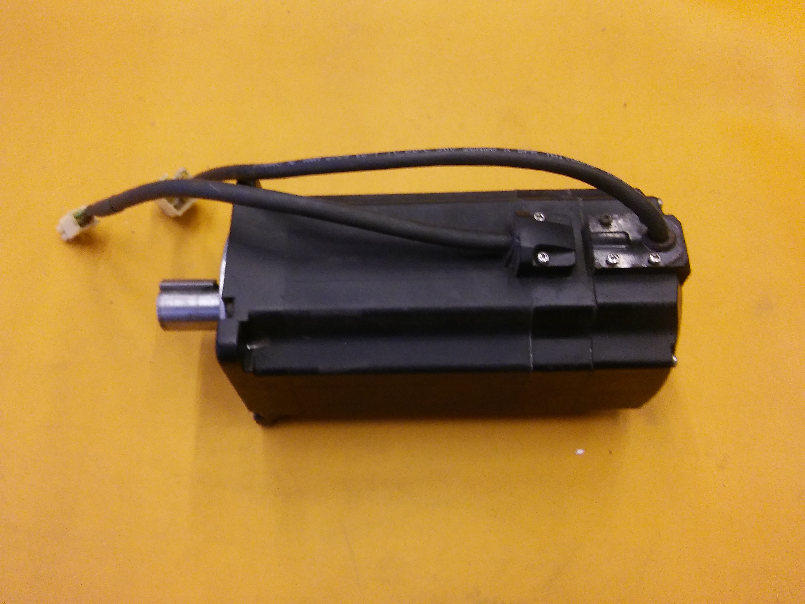 ALLEN BRADLEY RSM 0,95KW 4,3A BA3ANK3-0M SERVO MOTOR NOT KODUN BAŞ TARAFI OKUNMUYOR