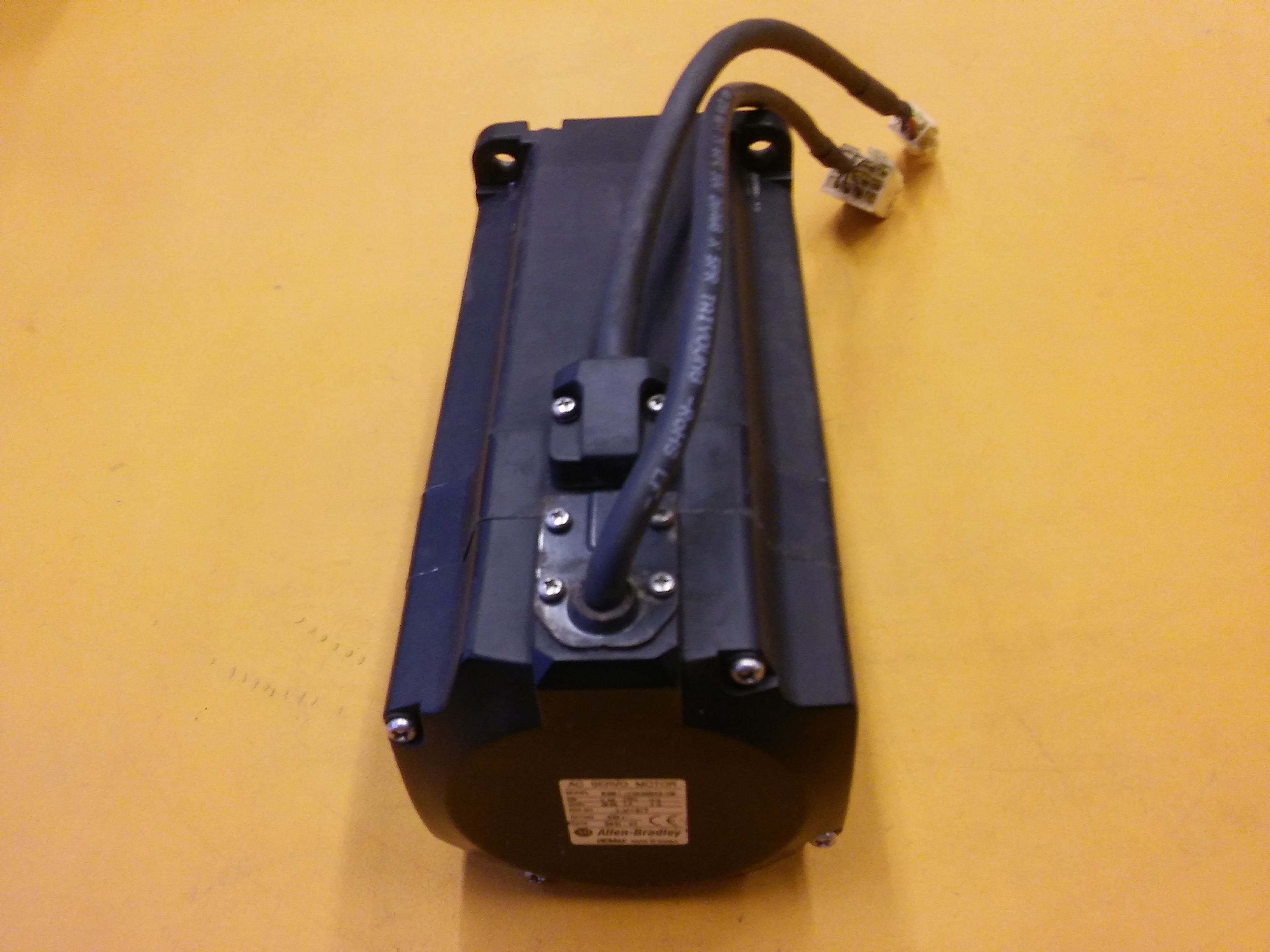 ALLEN BRADLEY RSM 0,95KW 4,3A BA3ANK3-0M SERVO MOTOR NOT KODUN BAŞ TARAFI OKUNMUYOR