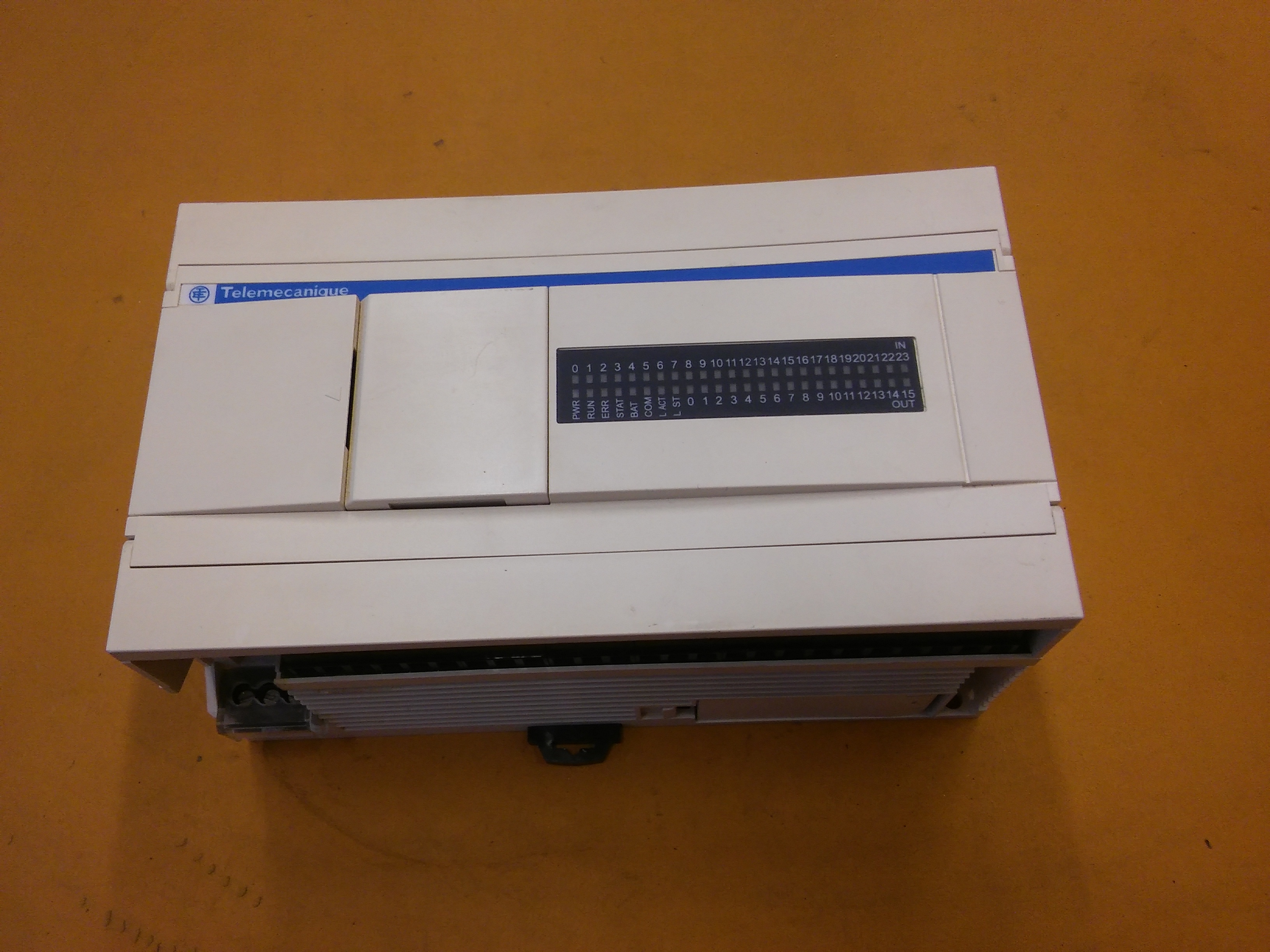 TELEMECANİQUE TWDLCAE40DRF PLC CPU