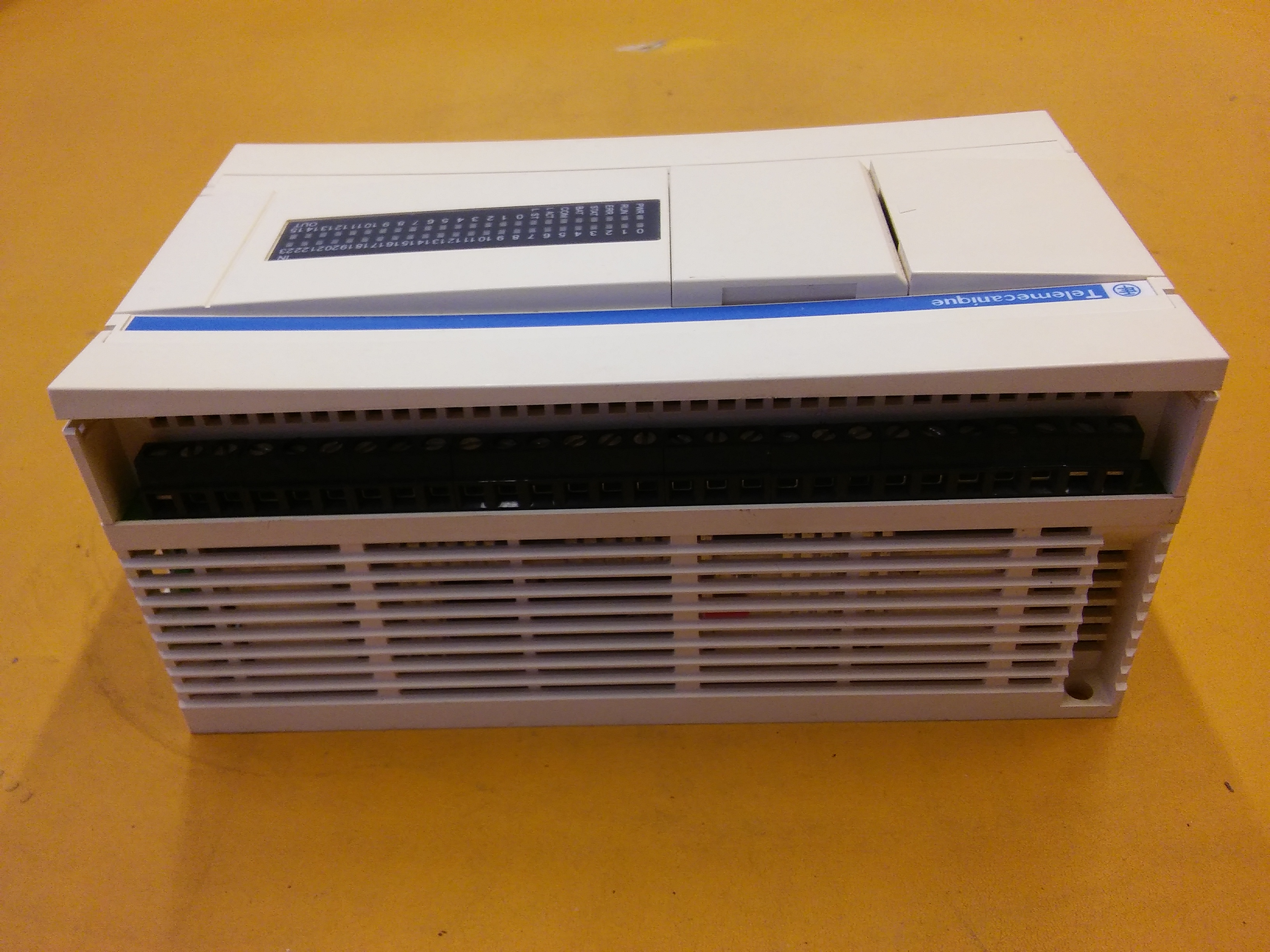 TELEMECANİQUE TWDLCAE40DRF PLC CPU