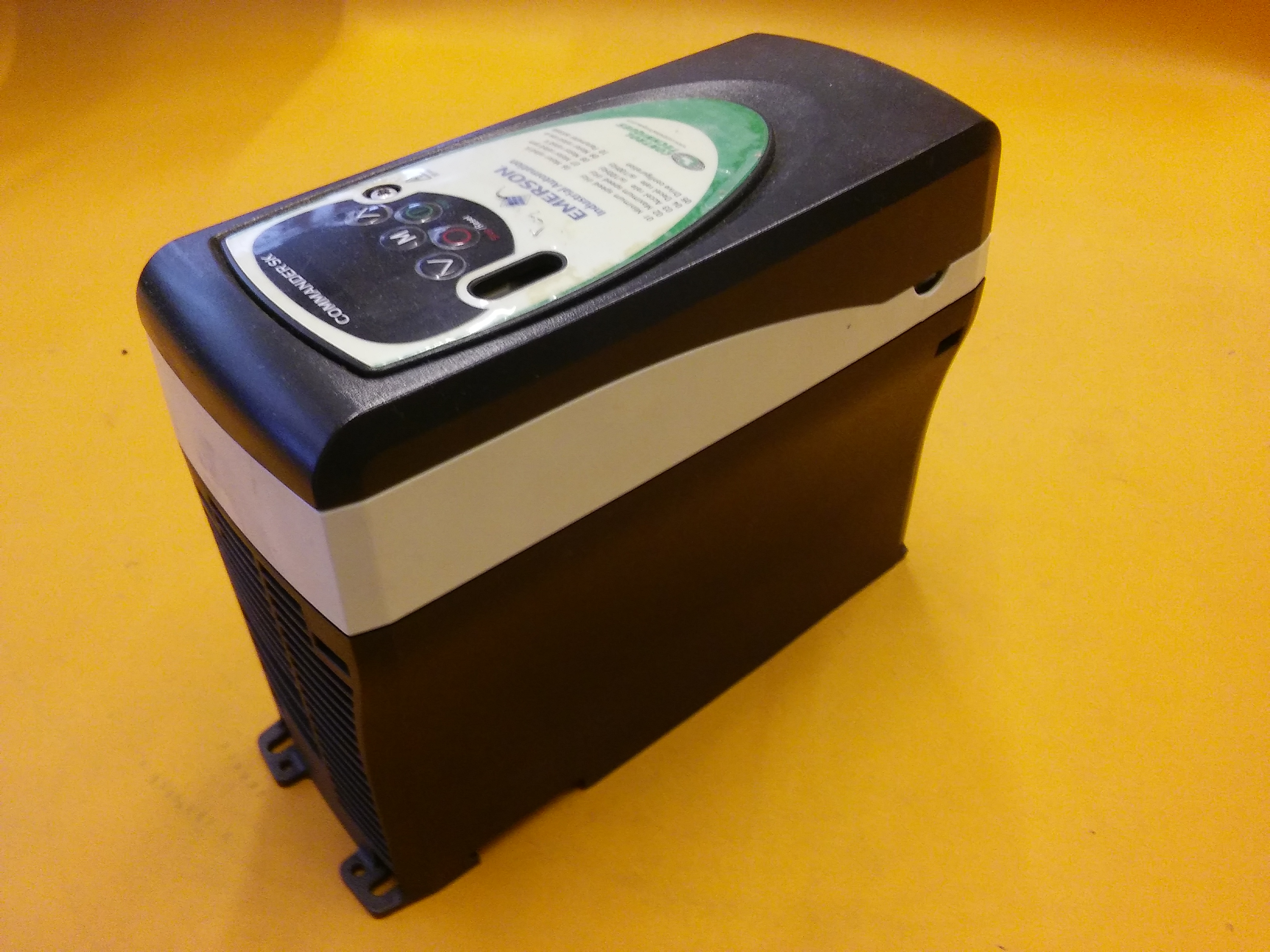 EMERSON SKB3400075 SKB3400055 SKB3400037 COMMANDER SK 0,75 KW 380V SÜRÜCÜ