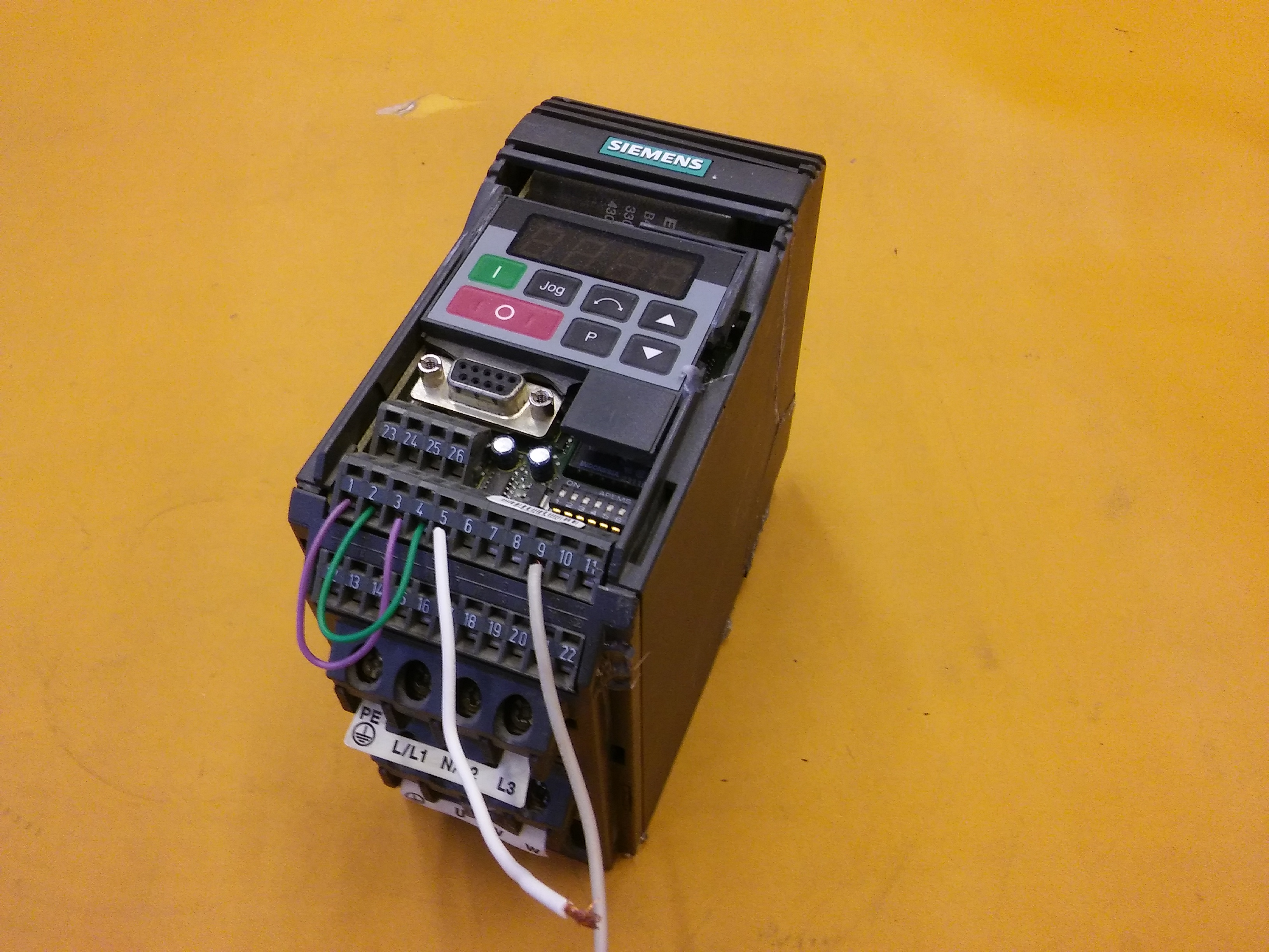 SIEMENS 6SE3212-0DA40 MICROMASTER VECTOR INPUT 380-500V 750W 0,75KW SÜRÜCÜ