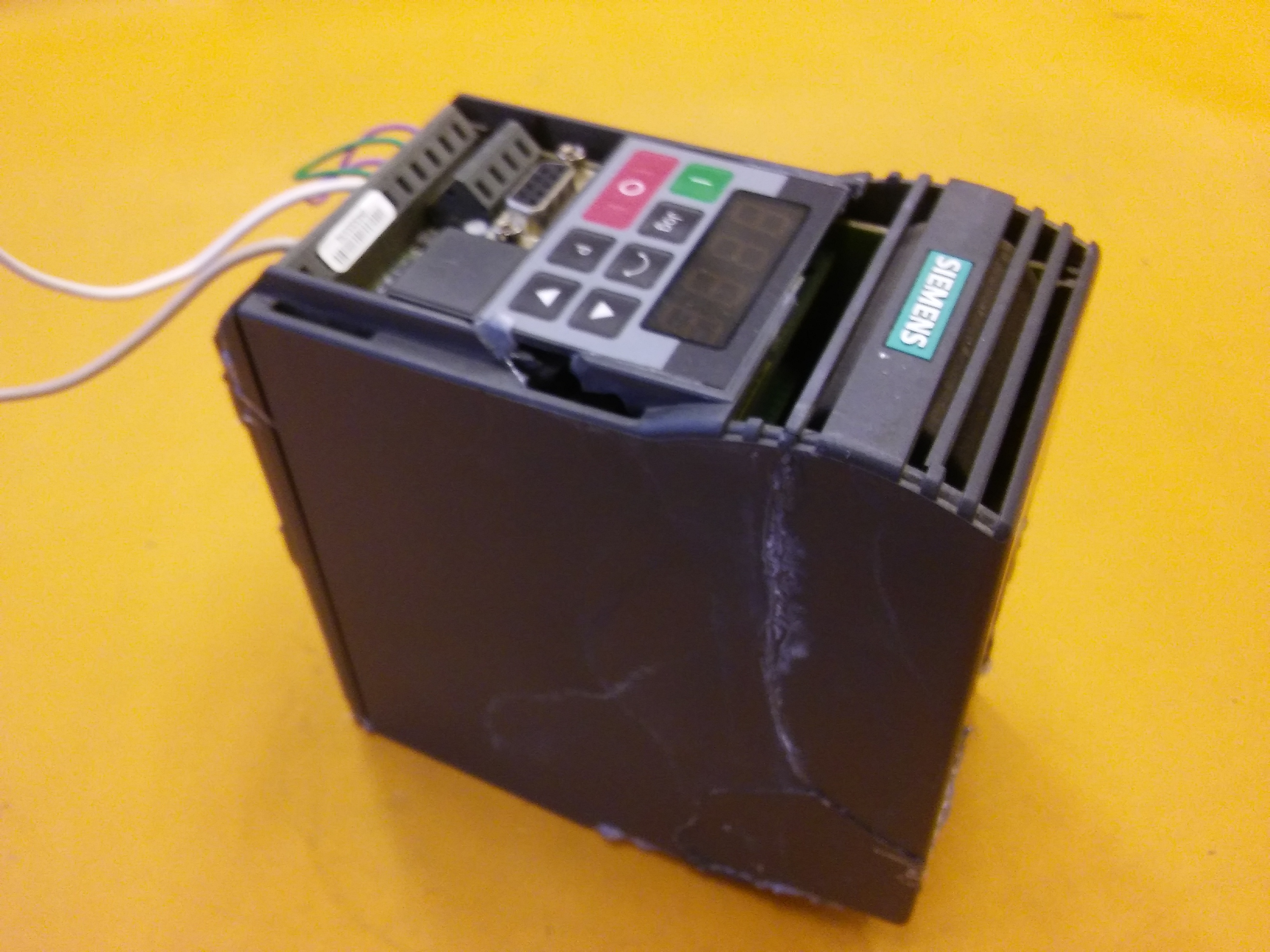 SIEMENS 6SE3212-0DA40 MICROMASTER VECTOR INPUT 380-500V 750W 0,75KW SÜRÜCÜ