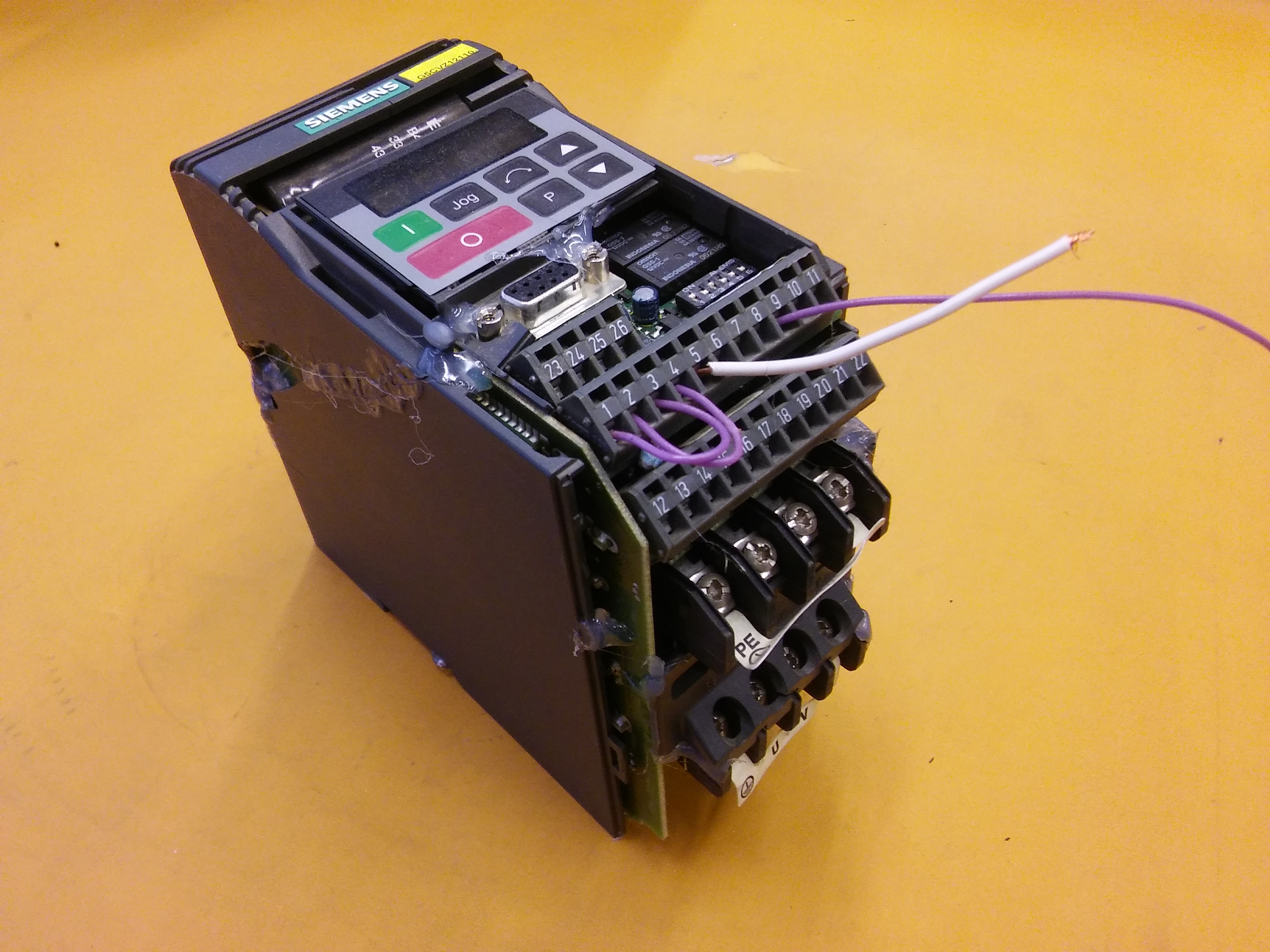 SIEMENS 6SE3212-7DA40 MICROMASTER VECTOR 1,1KW INPUT 380V SÜRÜCÜ