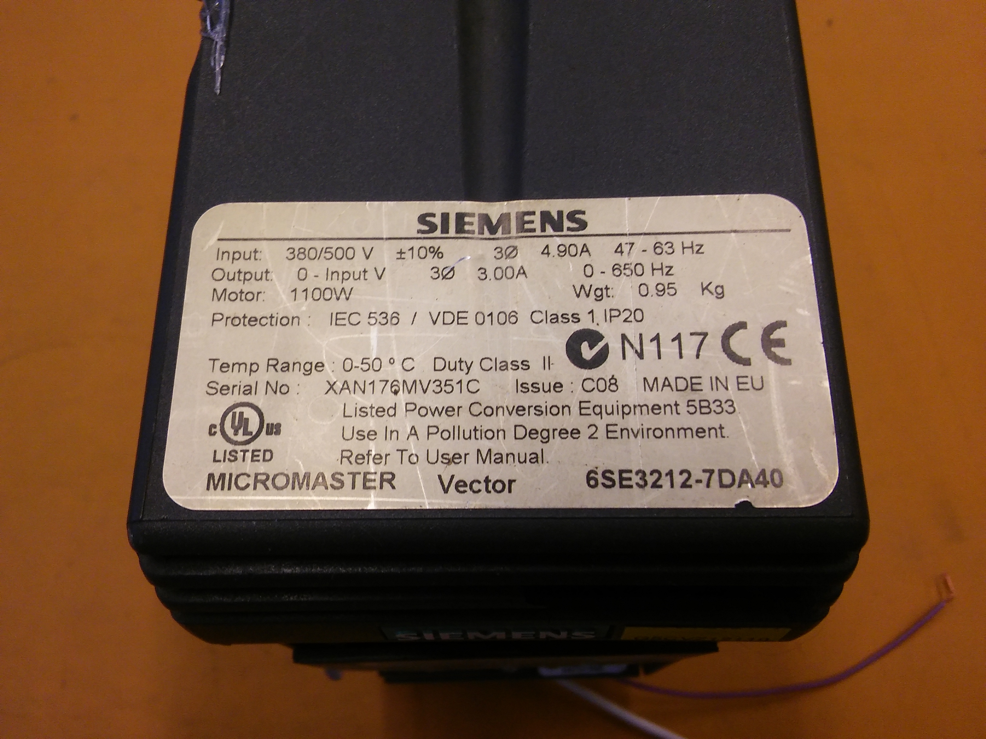 SIEMENS 6SE3212-7DA40 MICROMASTER VECTOR 1,1KW INPUT 380V SÜRÜCÜ