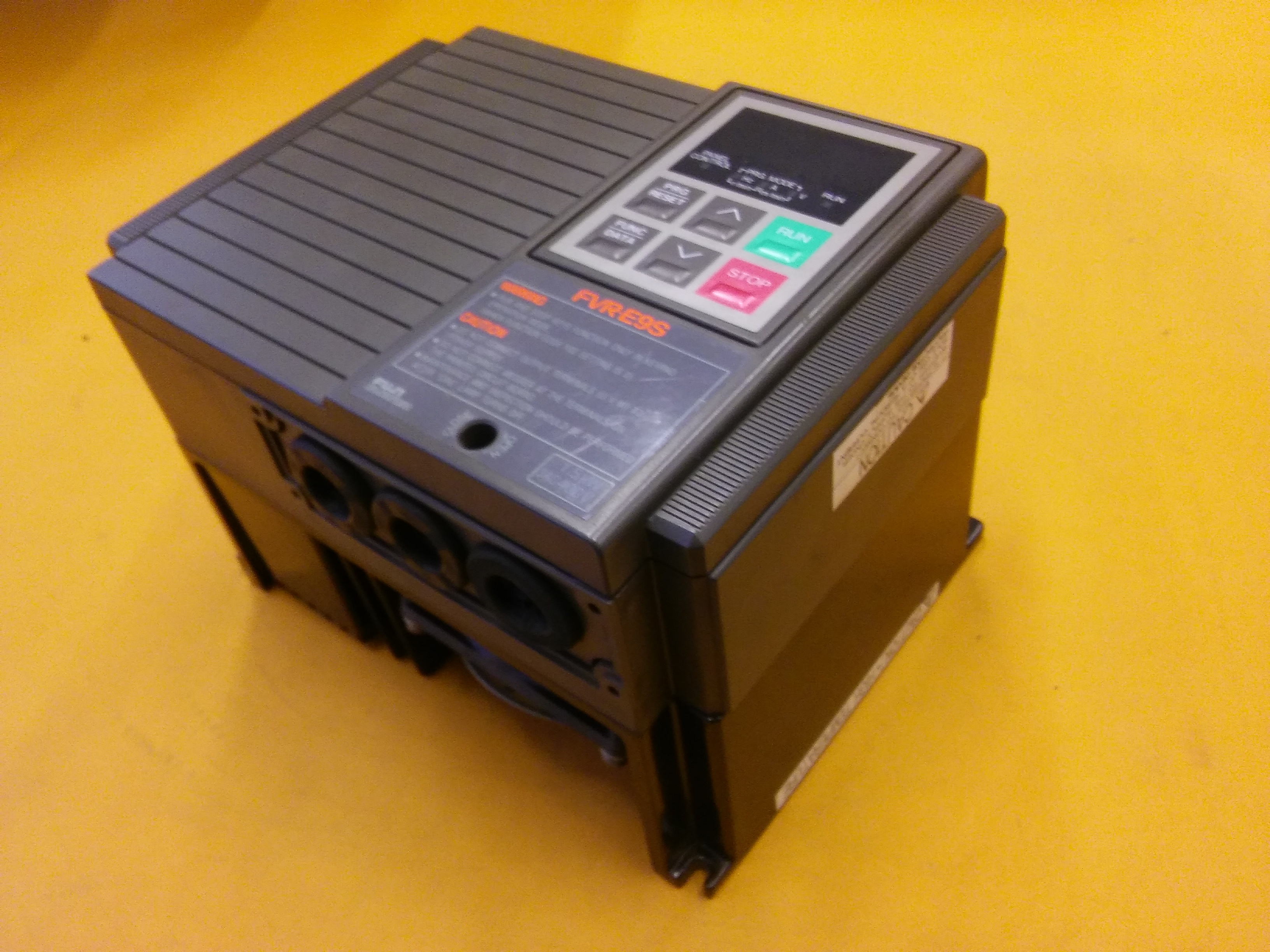 FUJİ FRV1.5E9S-4EN FRV1 5E9S-4EN FVR E9S 1,5KW INPUT 380V SÜRÜCÜ