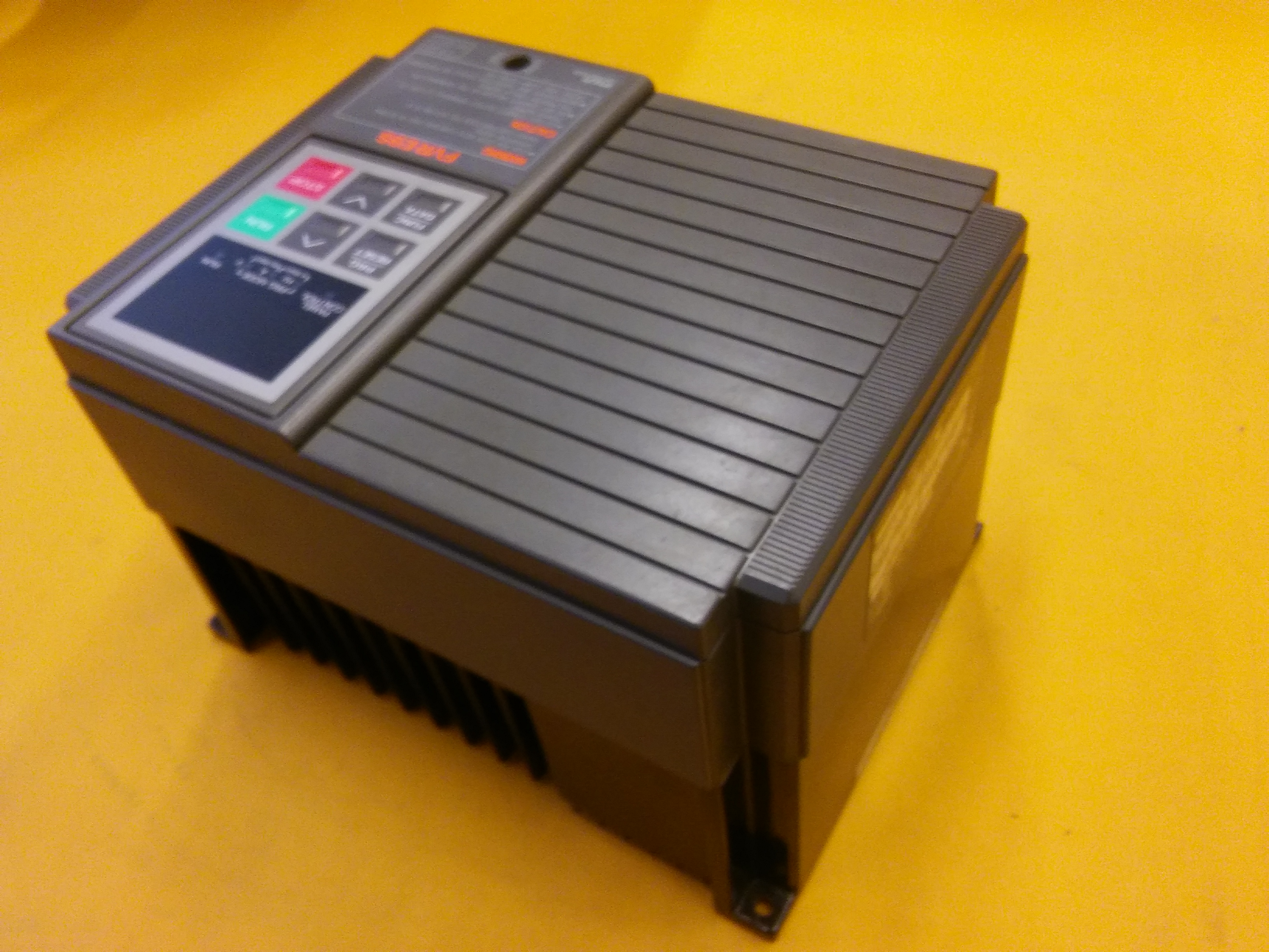 FUJİ FRV1.5E9S-4EN FRV1 5E9S-4EN FVR E9S 1,5KW INPUT 380V SÜRÜCÜ