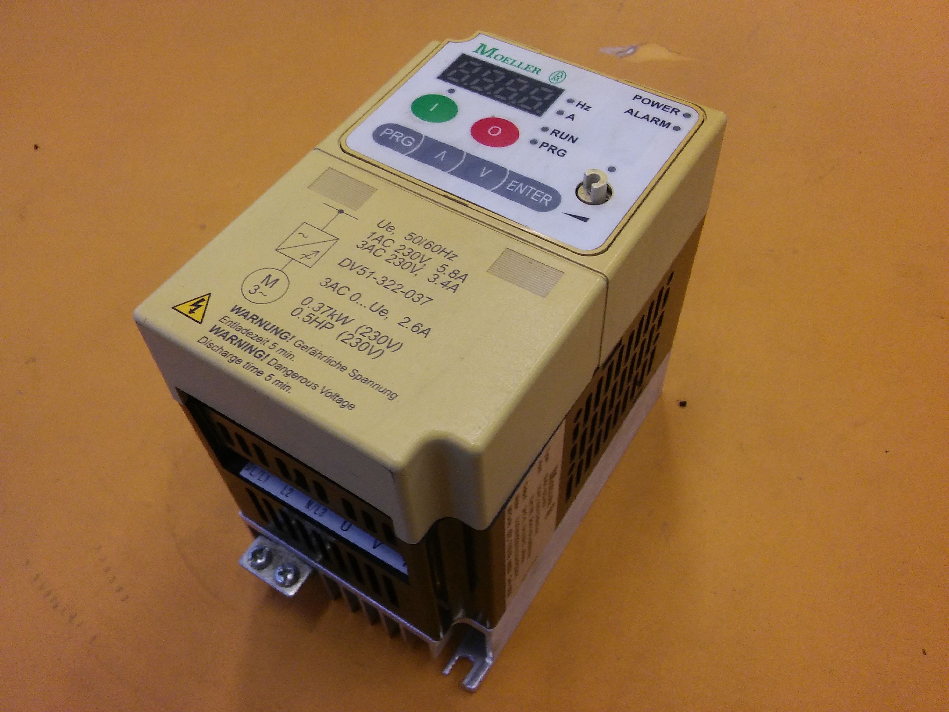 MOELLER DV51-322-037 0,37KW INPUT 220V SÜRÜCÜ