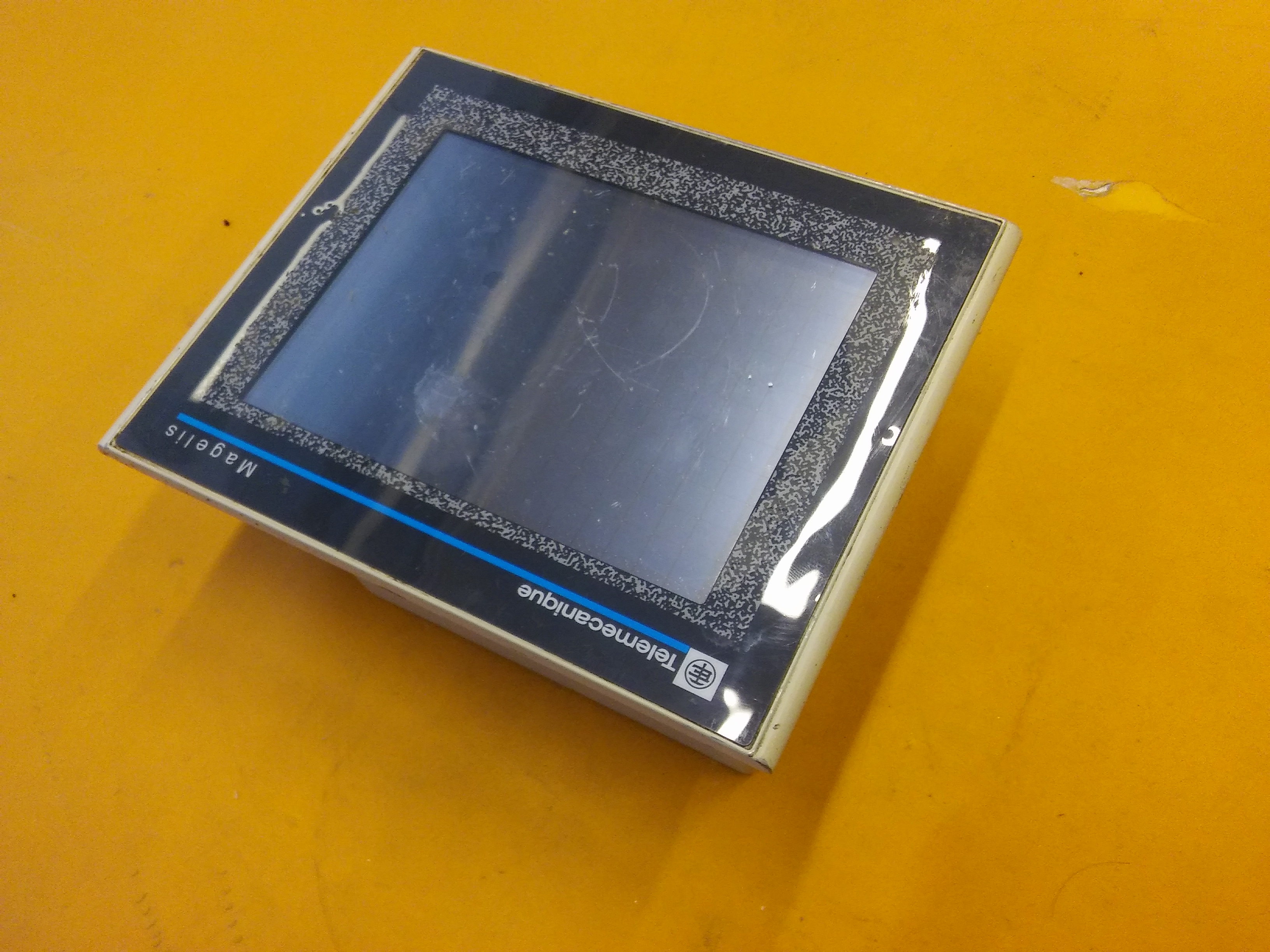TELEMECANİQUE XBTG2220 MAGELİS DOKUNMATİK PANEL