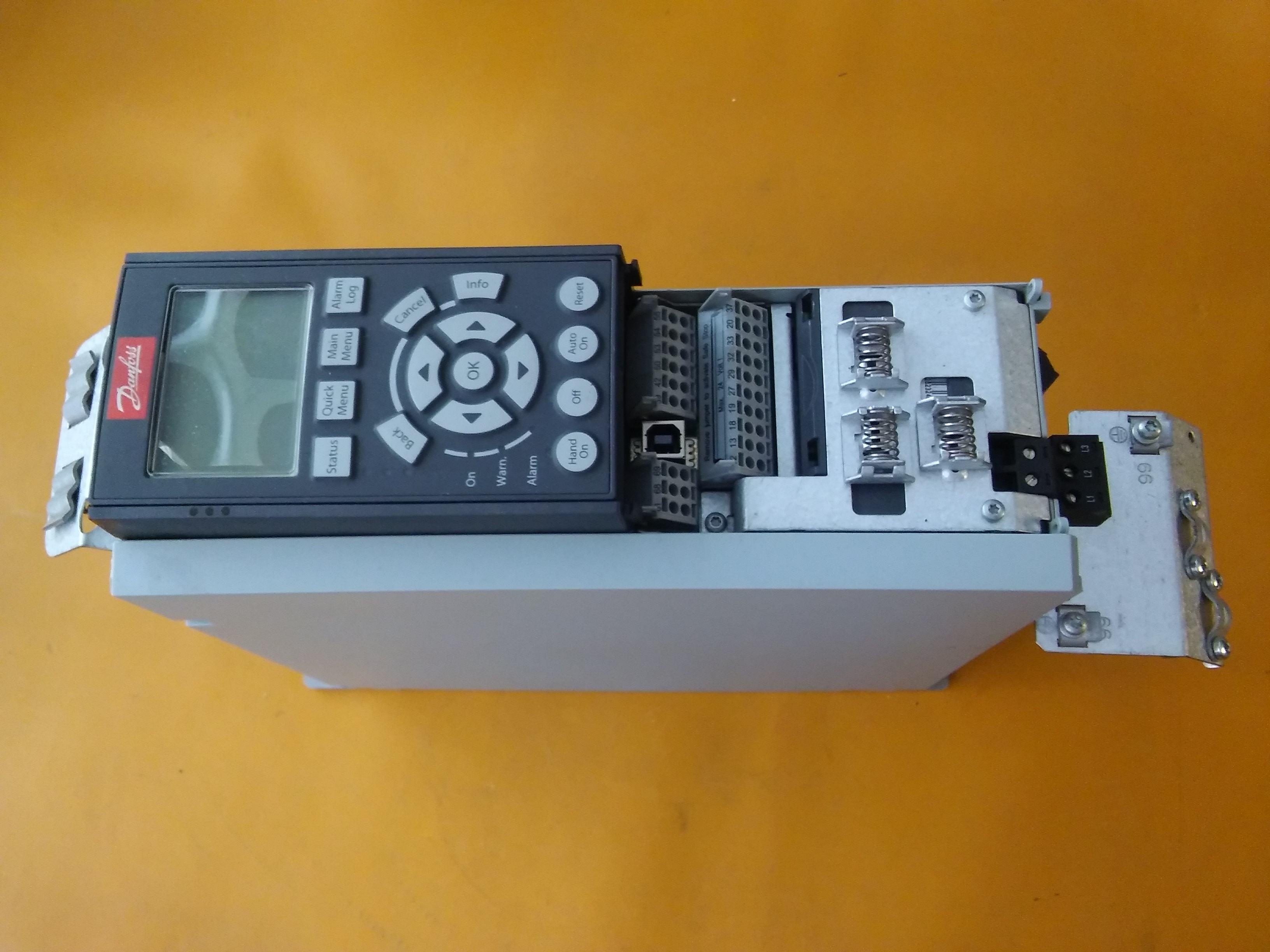 DANFOSS FC-302P1K5T5E20H1 1,5KW SÜRÜCÜ INPUT 380V FC302
