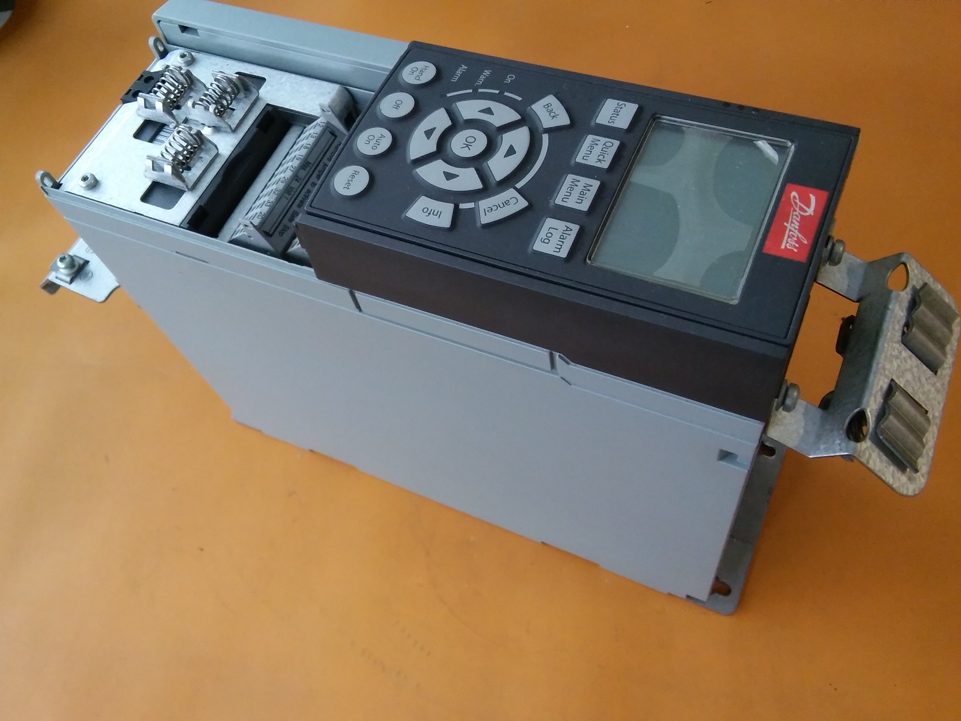 DANFOSS FC-302P1K5T5E20H1 1,5KW SÜRÜCÜ INPUT 380V FC302