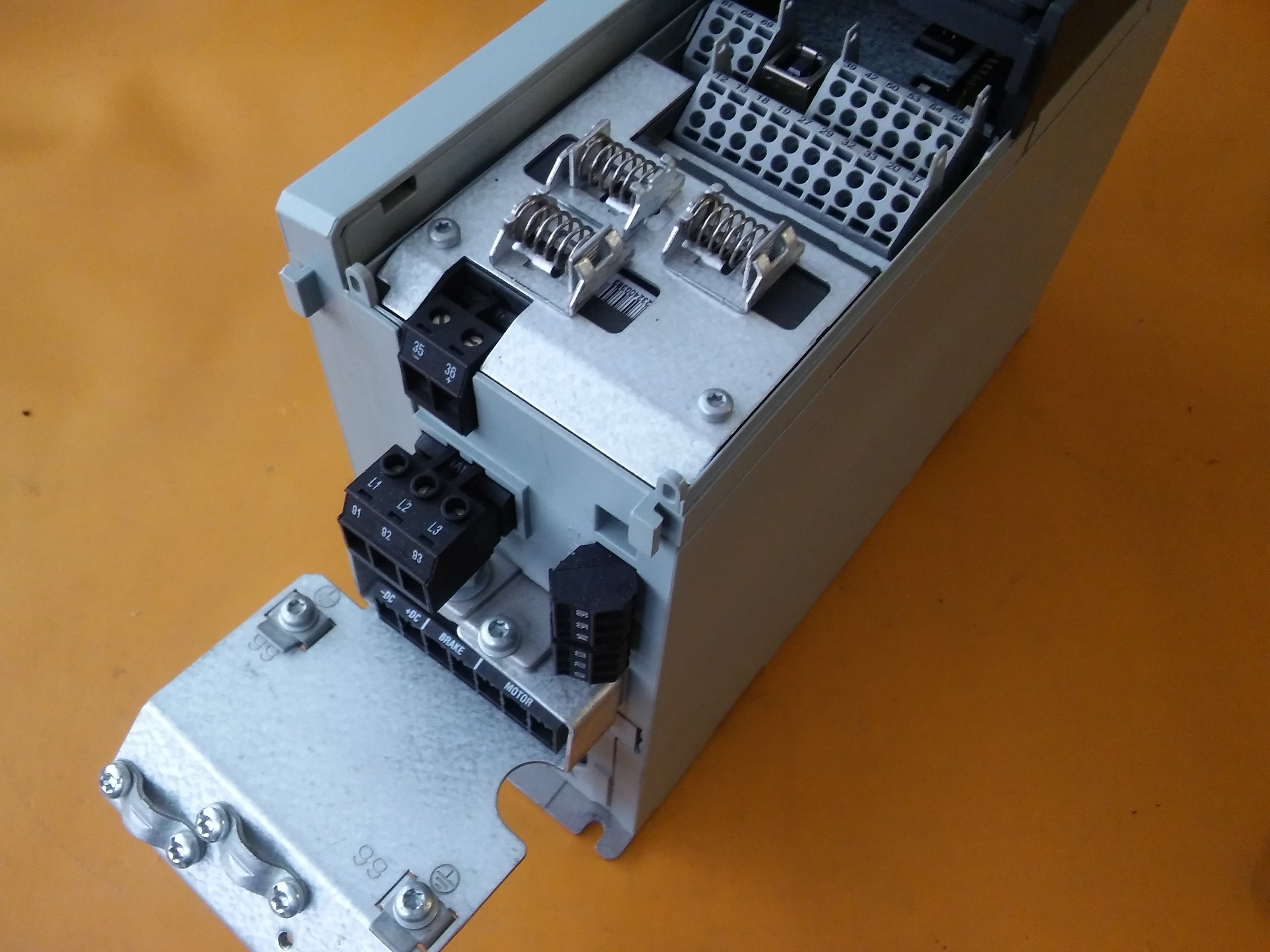 DANFOSS FC-302P1K5T5E20H1 1,5KW SÜRÜCÜ INPUT 380V FC302