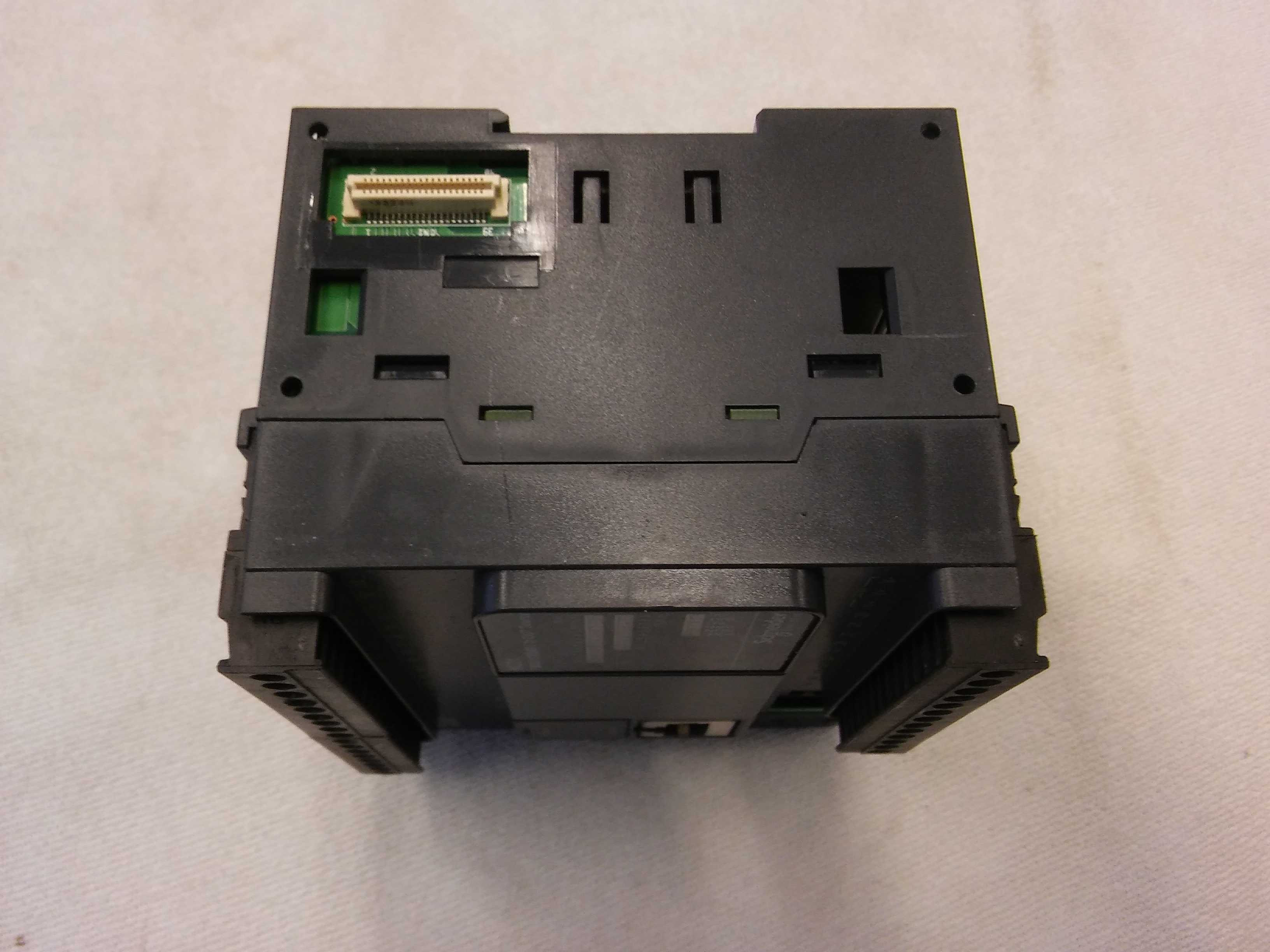 SCHNEİDER TM221CE24T M221 ETHERNET PLC CPU