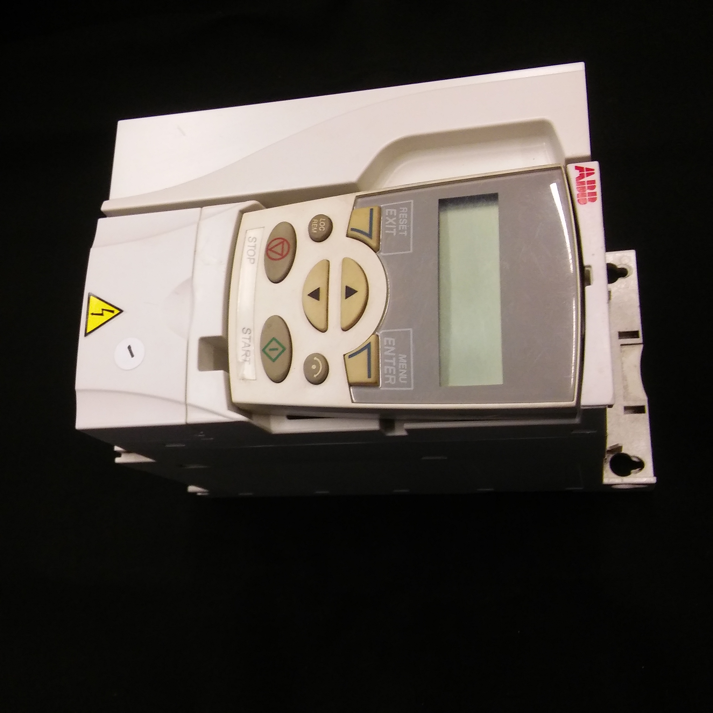 ABB ACS355-01E-07A5-2 ACS355 1.5KW SÜRÜCÜ