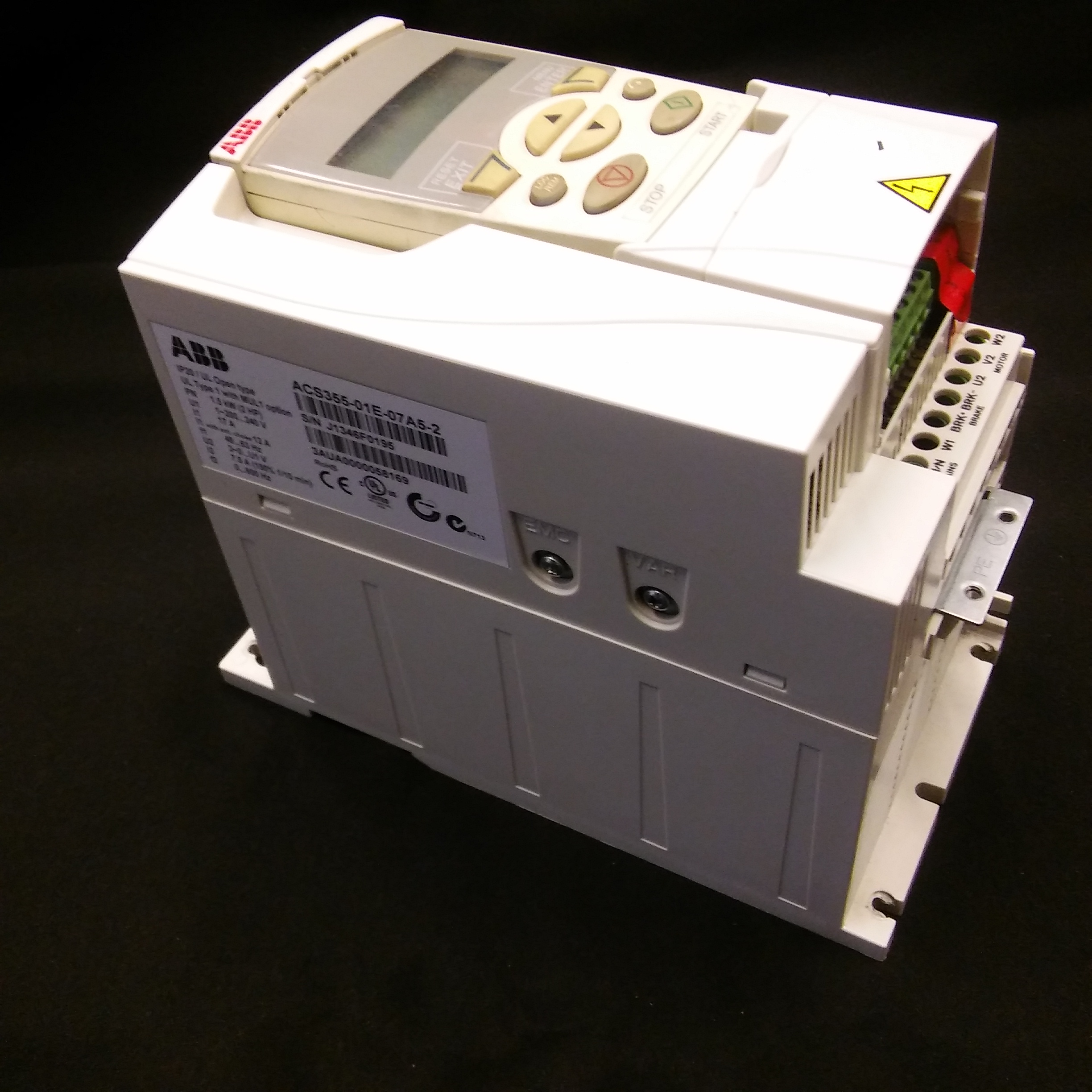 ABB ACS355-01E-07A5-2 ACS355 1.5KW SÜRÜCÜ