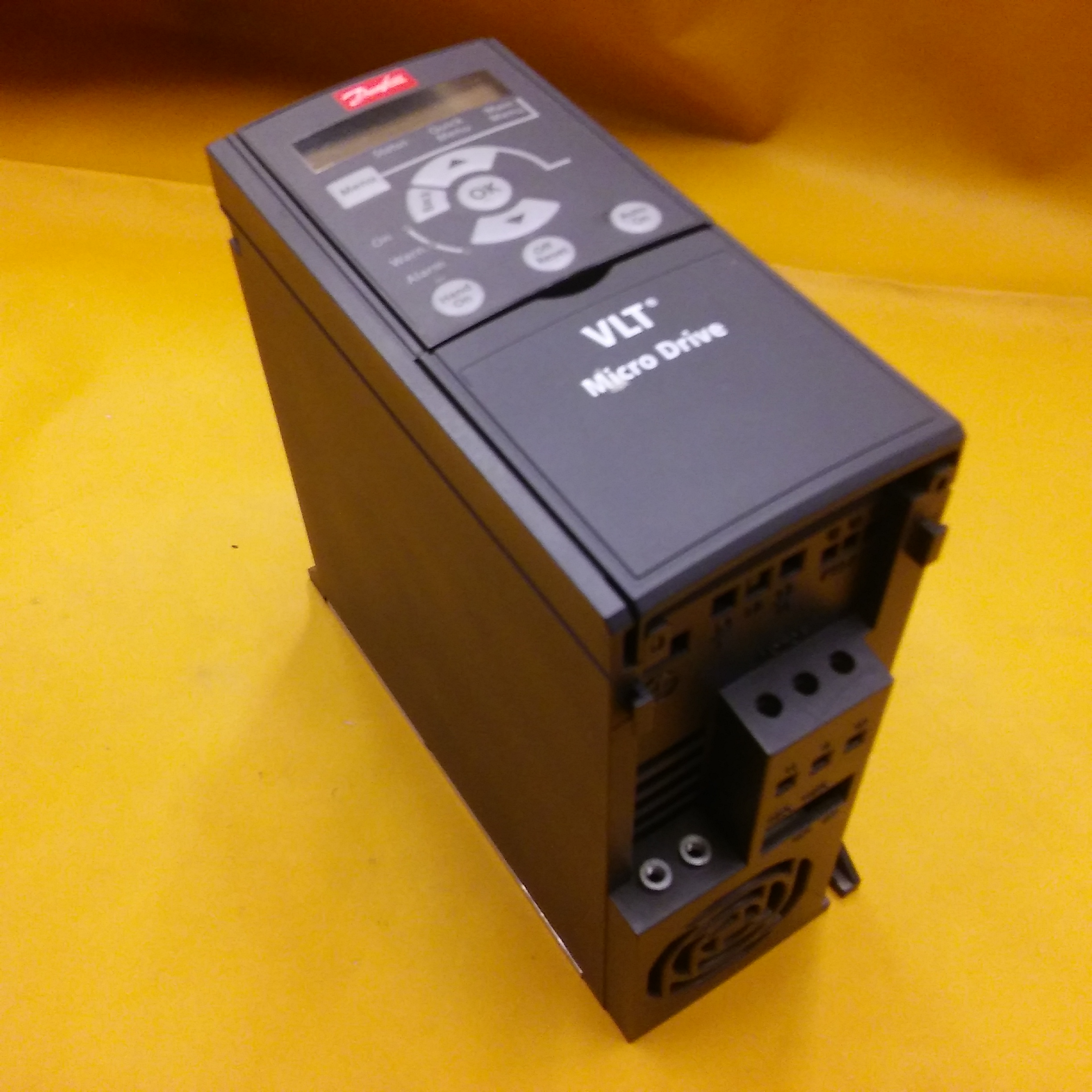 DANFOSS FC-051P1K5S2E20H3BXC FC-051P 1,5KW 2,0HP VLT MİCRO DRİVE SÜRÜCÜ