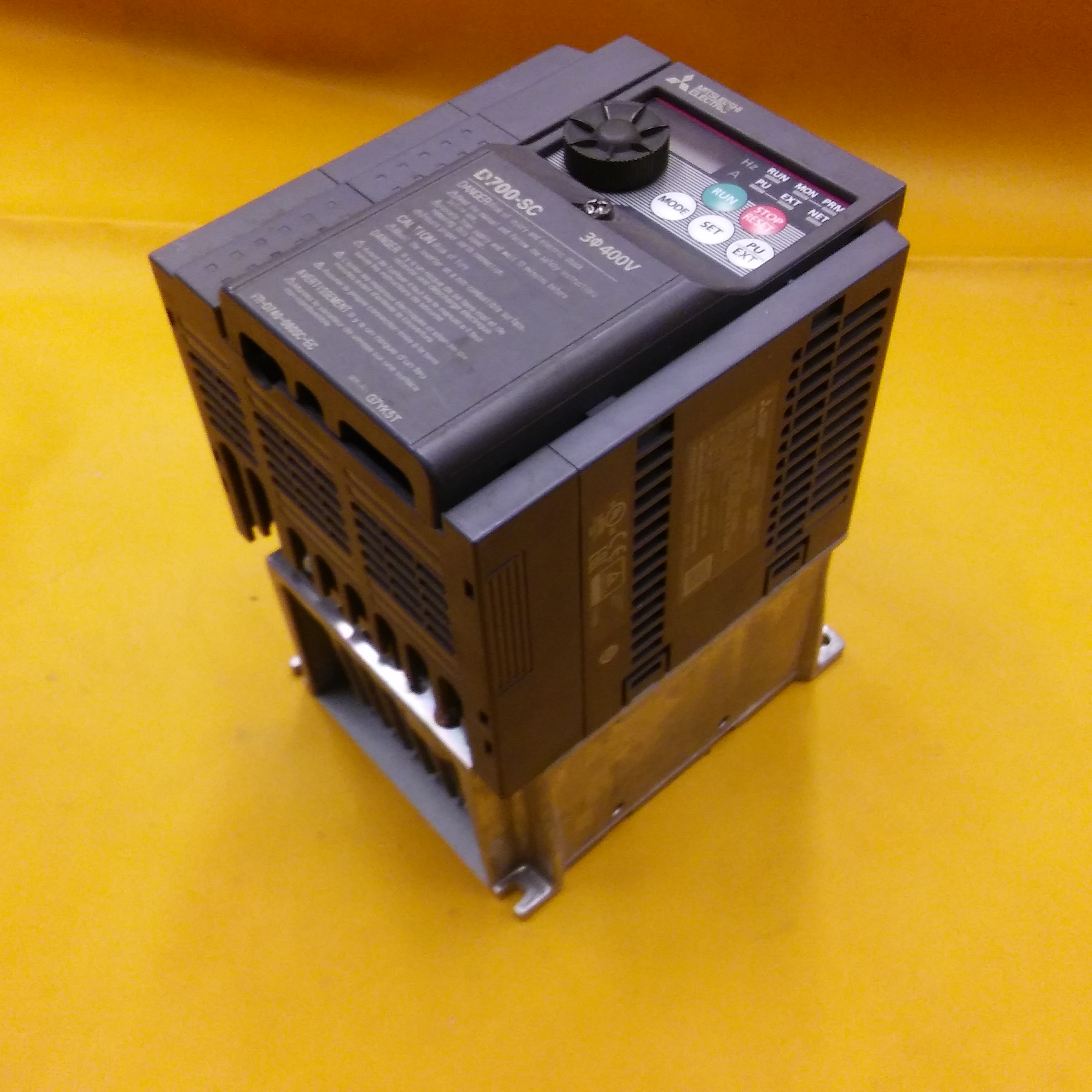 MITSUBISHI FR-D740-080SC-EC FR-D740 INVERTER D700 D700-SC 3X400V 3,7KW SÜRÜCÜ