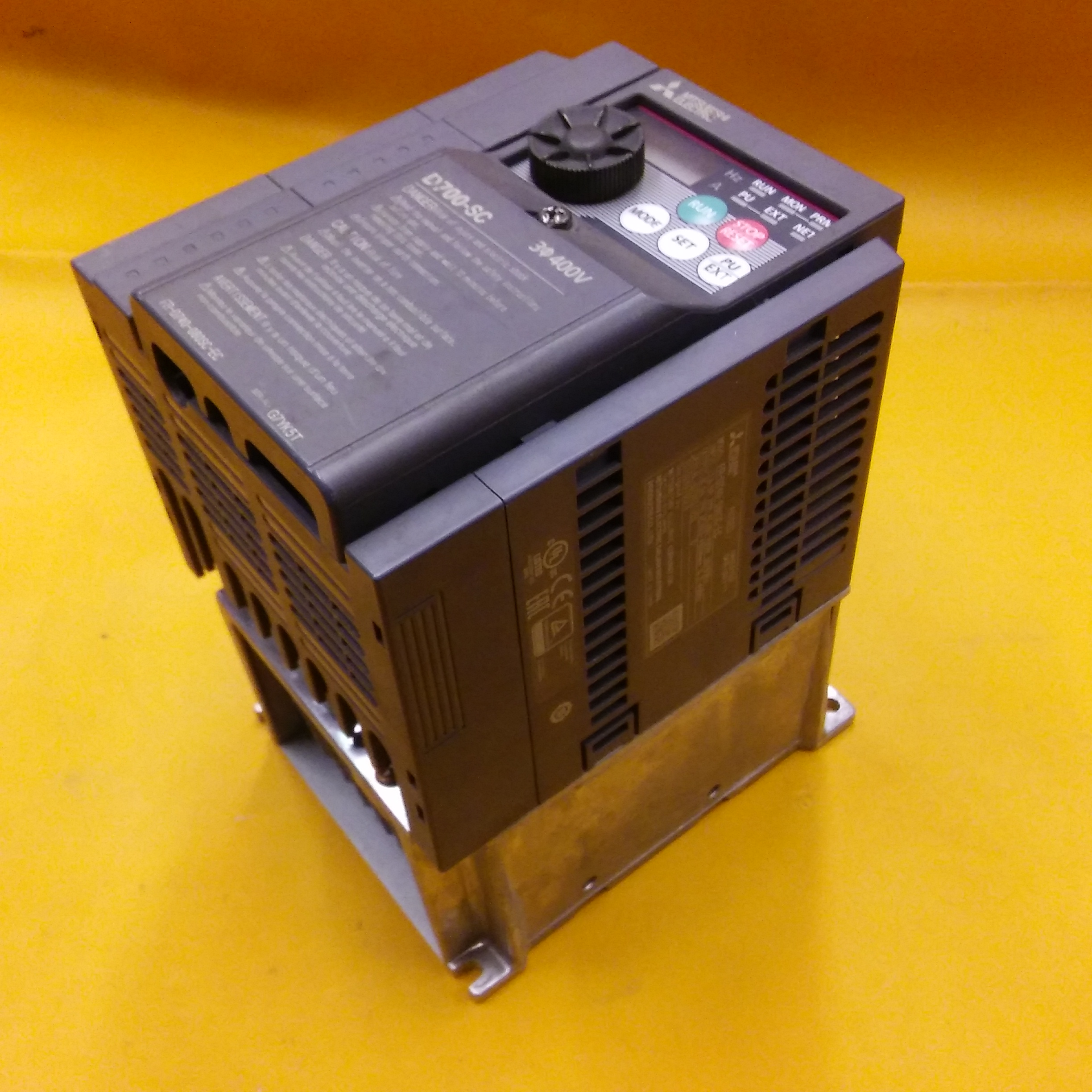 MITSUBISHI FR-D740-080SC-EC FR-D740 INVERTER D700 D700-SC 3X400V 3,7KW SÜRÜCÜ