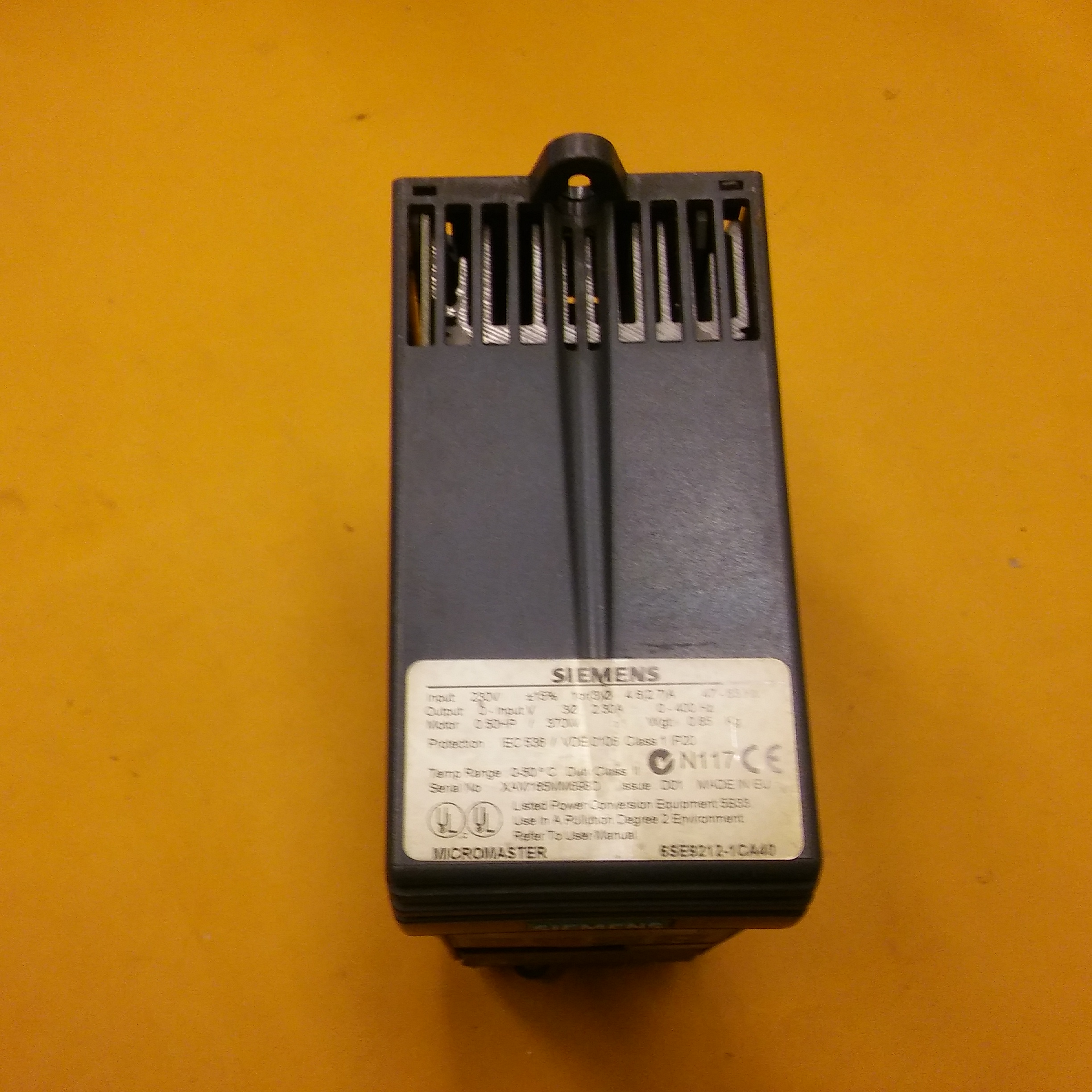 SIEMENS 6SE9212-1CA40 MICROMASTER 0,37KW SIFIR SÜRÜCÜ