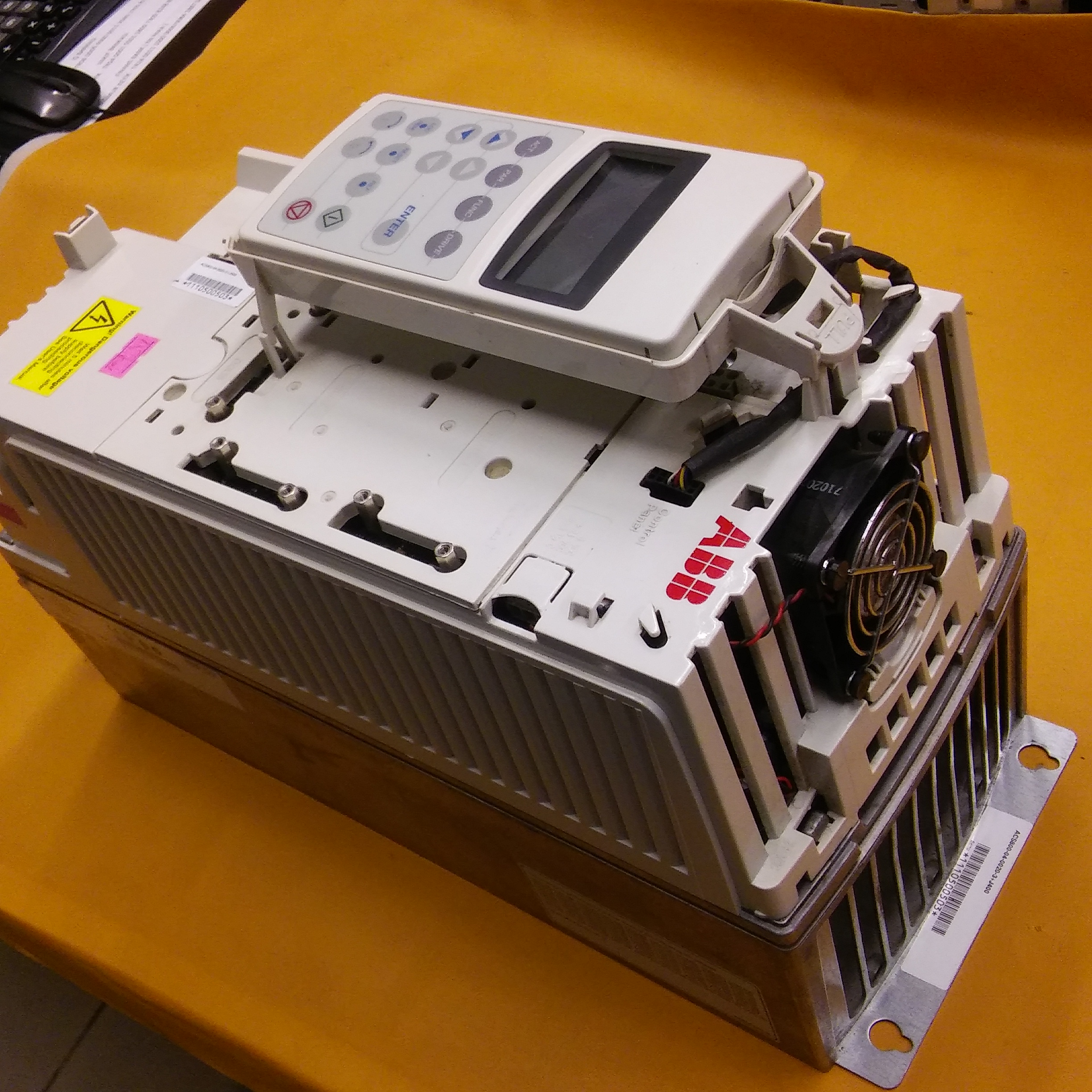 ABB ACS800-04-0020-3 J400 SÜRÜCÜ ACS800 15KW ACS800-04-0020-3 ACS800