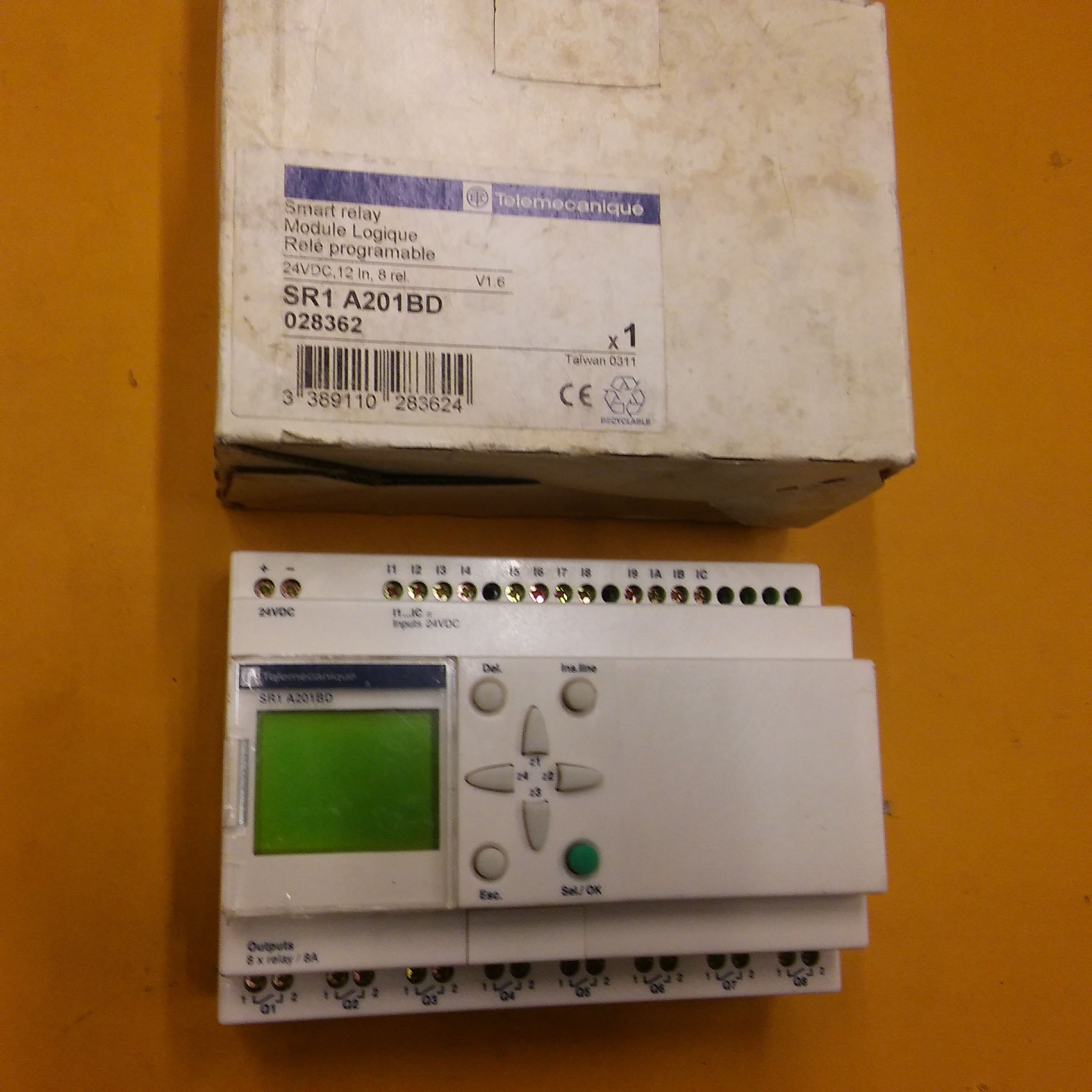 TELEMECANİQUE SR1 A201BD ZELİO LOGIC INPUT 24VDC  PLC CPU