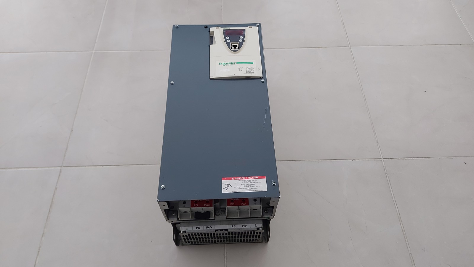 SCHNEİDER ATV71HD30N4 ATV71HD30N4Z ATV71 30 KW SÜRÜCÜ