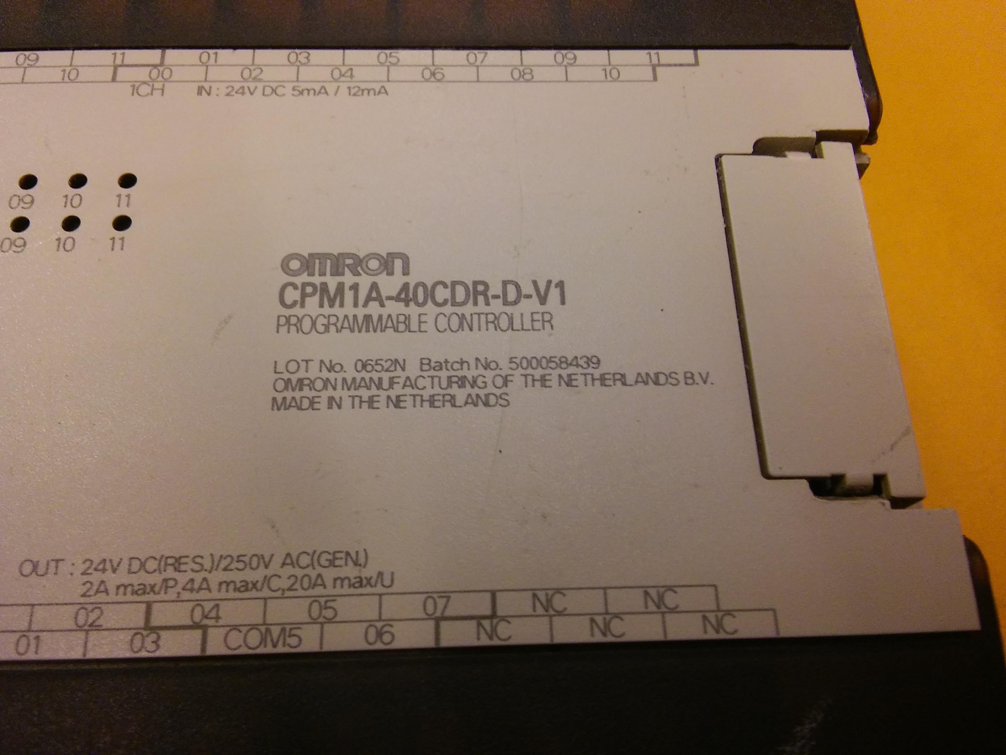 OMRON CPM1A-40CDR-D-V1 CPM1A- PLC CPU MODÜL