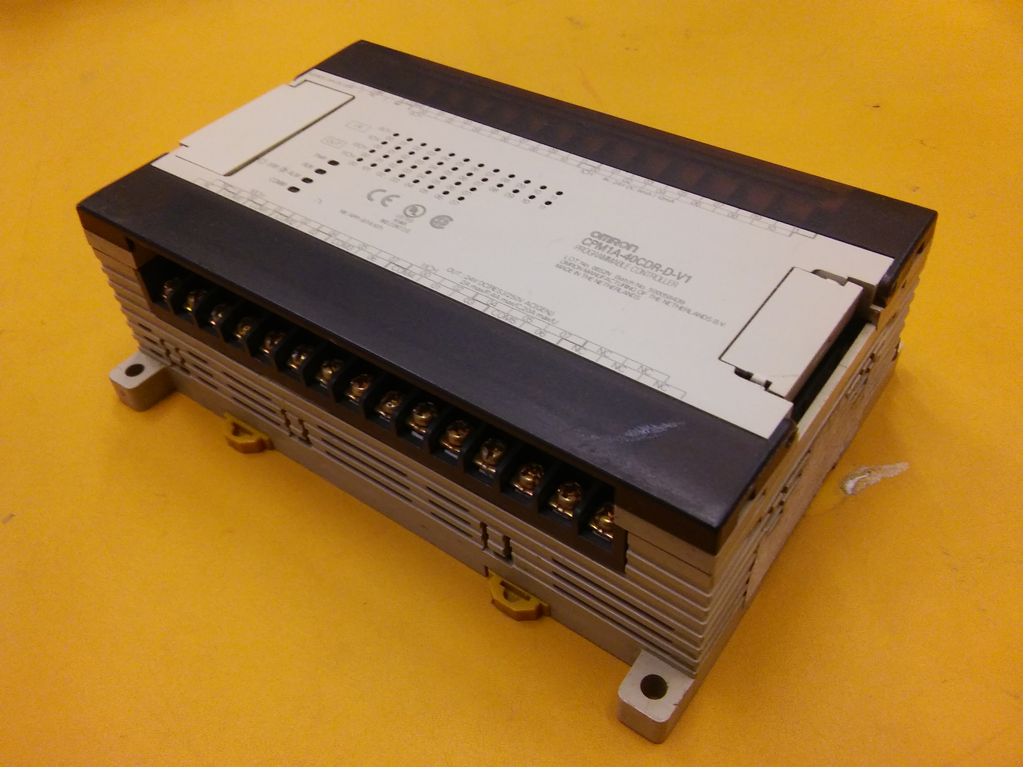 OMRON CPM1A-40CDR-D-V1 CPM1A- PLC CPU MODÜL