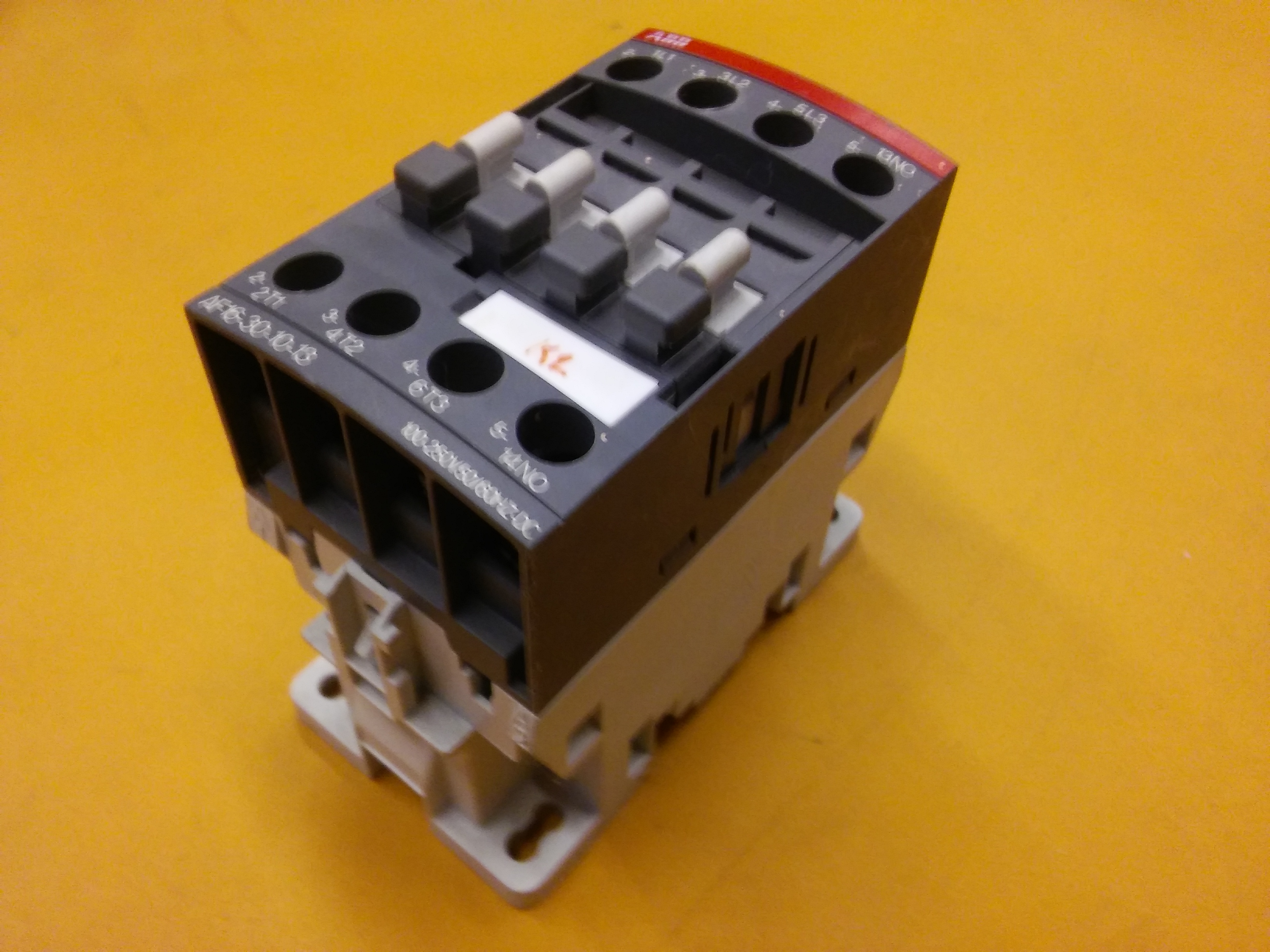 ABB AF16-30-10-13 AF16 7,5KW 100-250V KONTAKTÖR