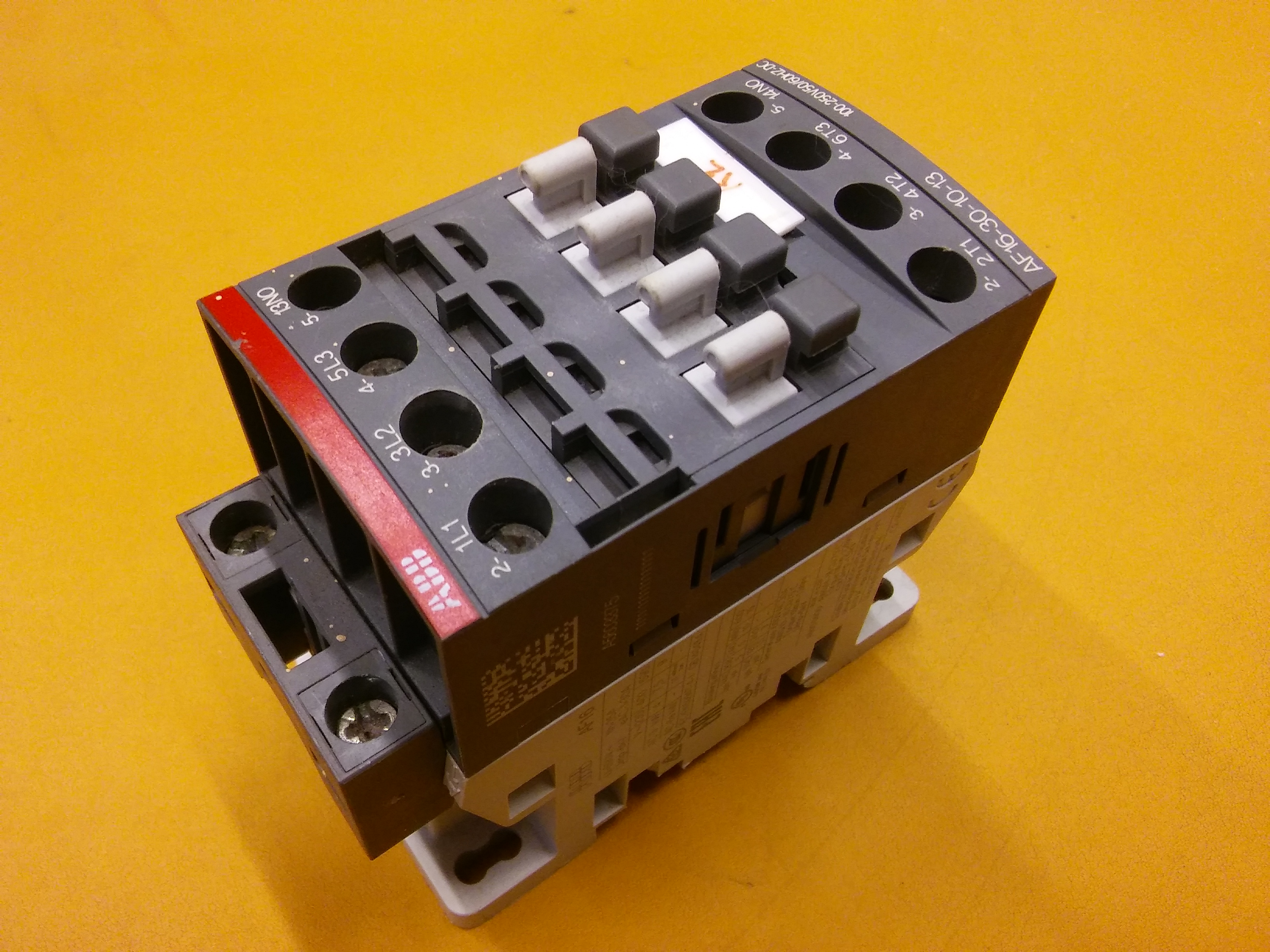 ABB AF16-30-10-13 AF16 7,5KW 100-250V KONTAKTÖR