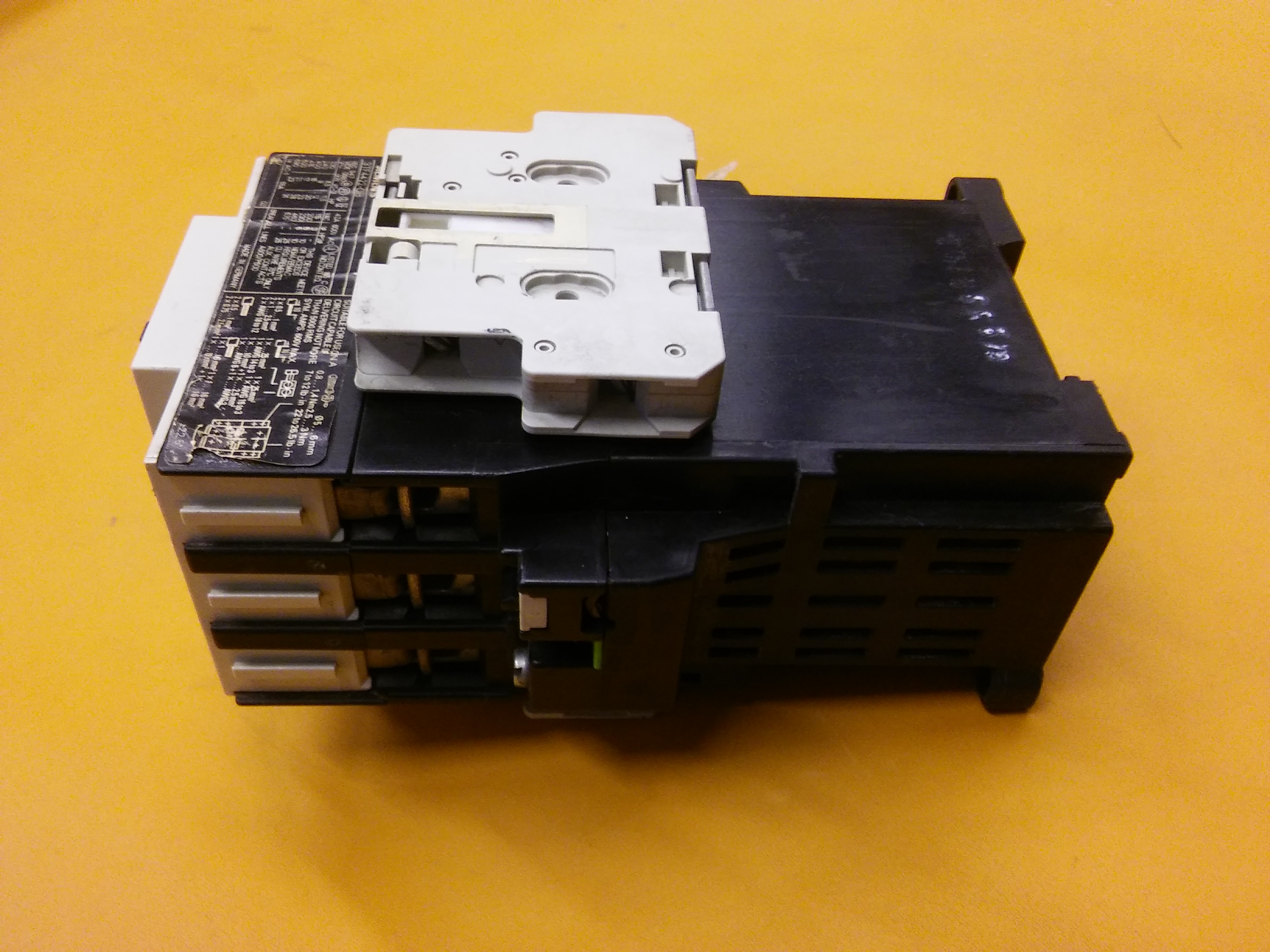 SIEMENS 3TF4422-0B 3TF44 15KW 24VDC KONTAKTÖR