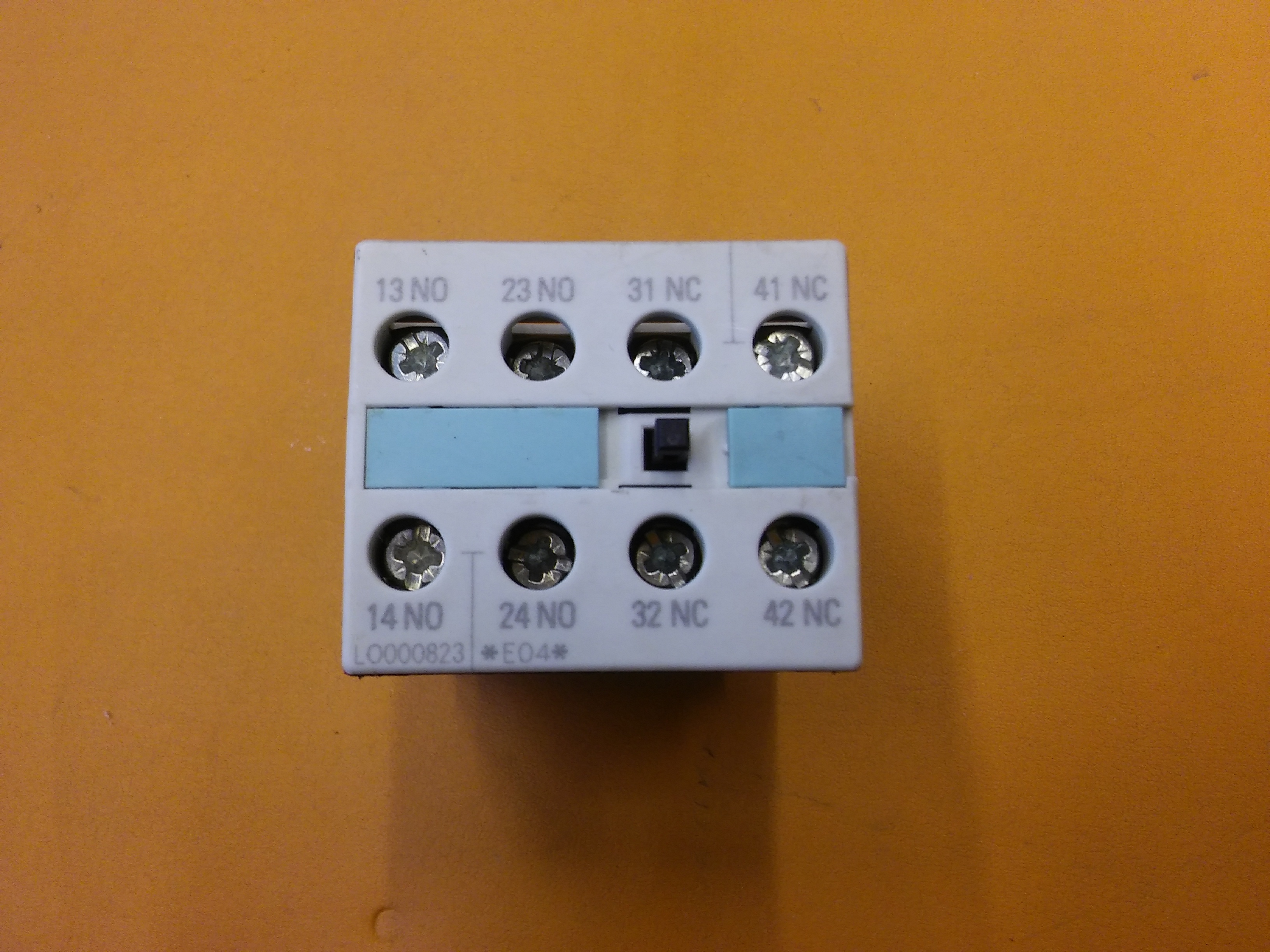 SIEMENS 3RH1921-1FA22 2 NO 2 NC KONTAKTÖR YARDIMCI KONTAGI