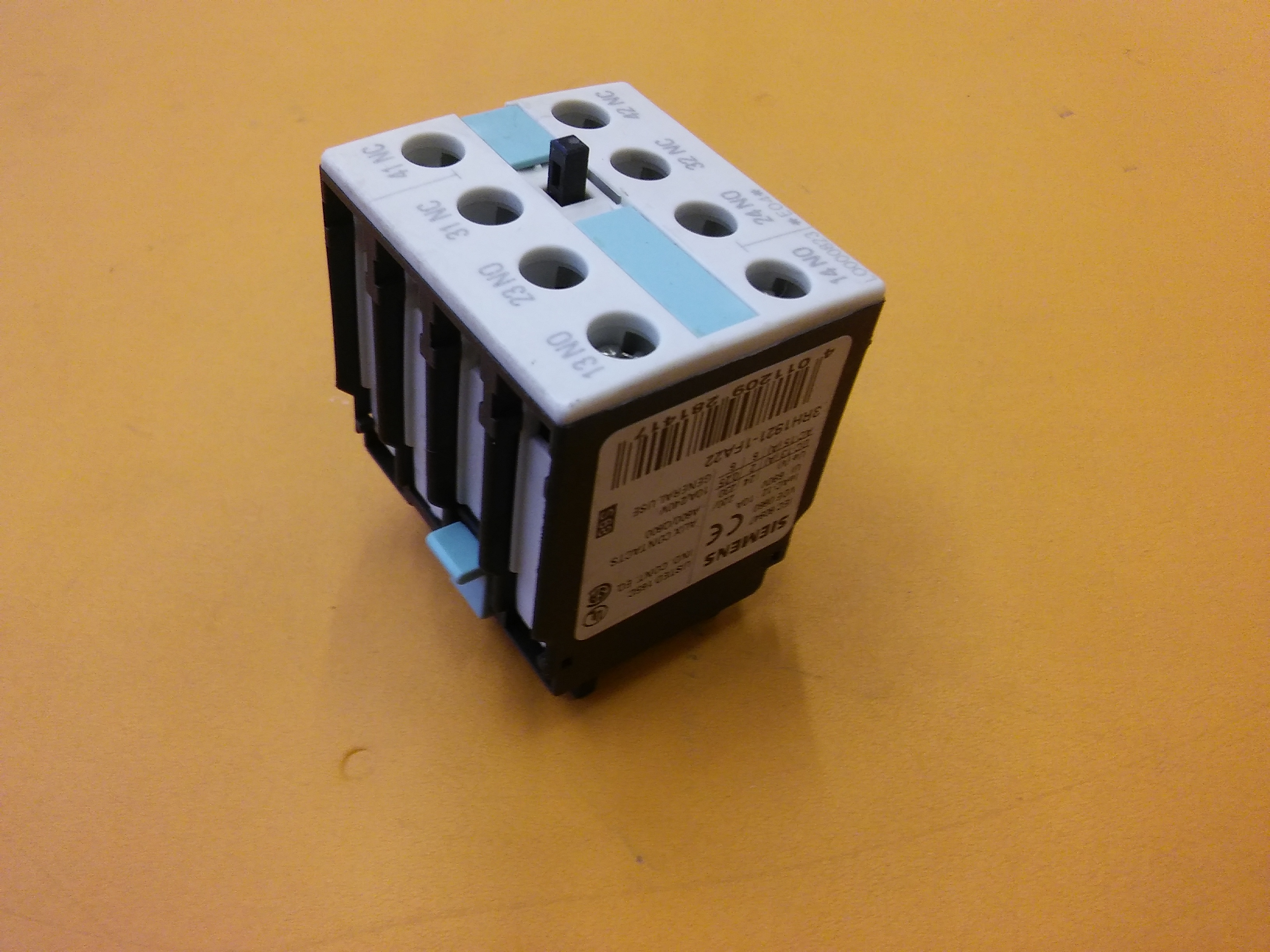 SIEMENS 3RH1921-1FA22 2 NO 2 NC KONTAKTÖR YARDIMCI KONTAGI